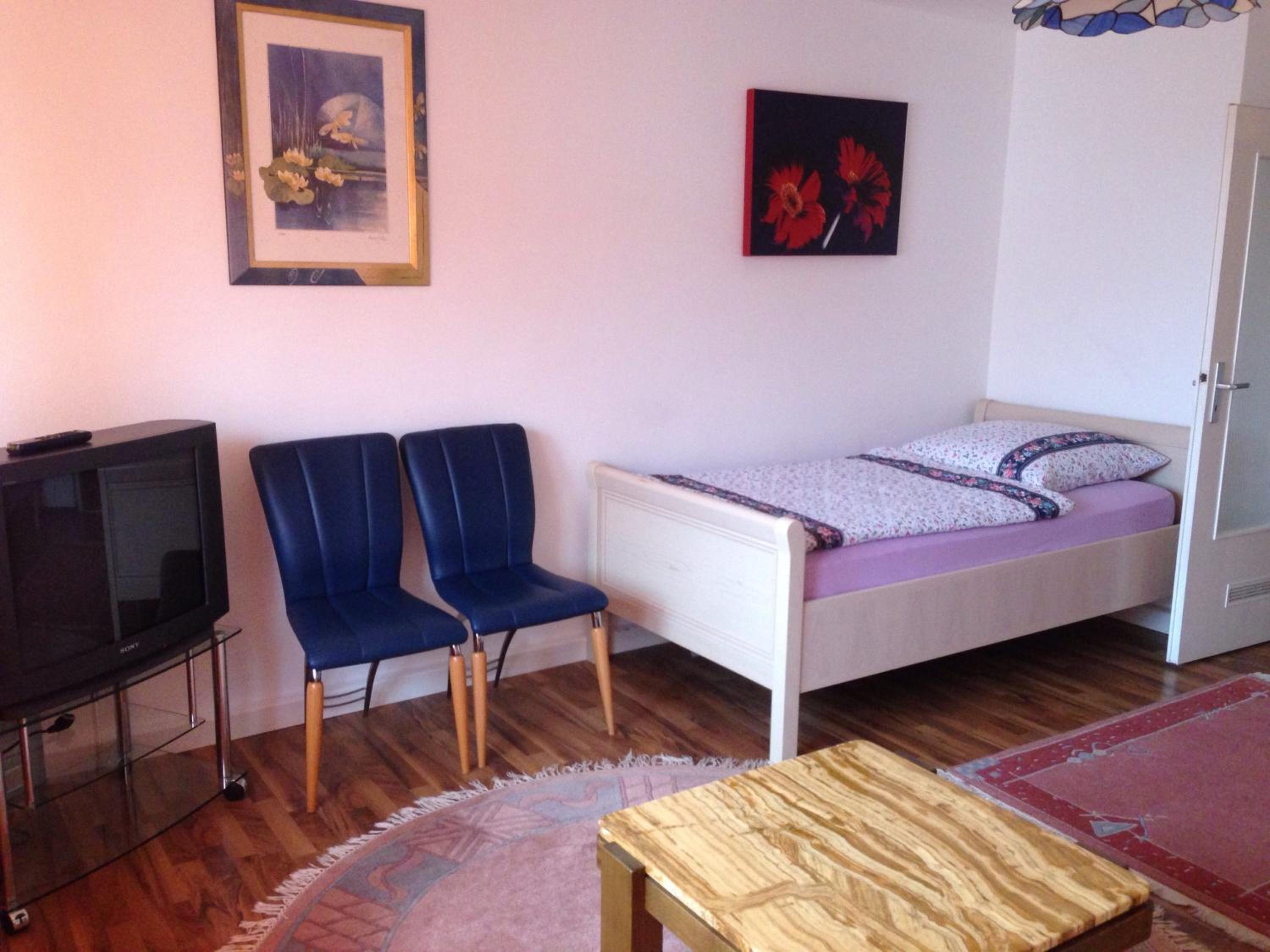 Apartment with Balcony - Photo 6