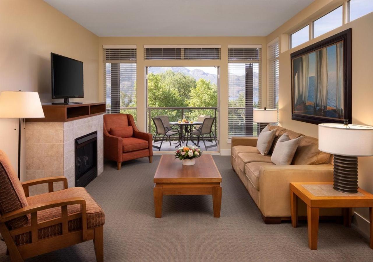 Two-Bedroom Suite with Mountain View photo 3