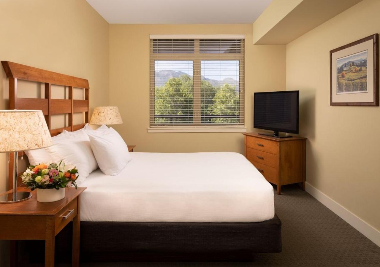 Two-Bedroom Suite with Mountain View photo 1