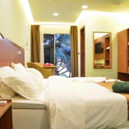 Deluxe Double Room with Balcony and Sea View - Photo 1