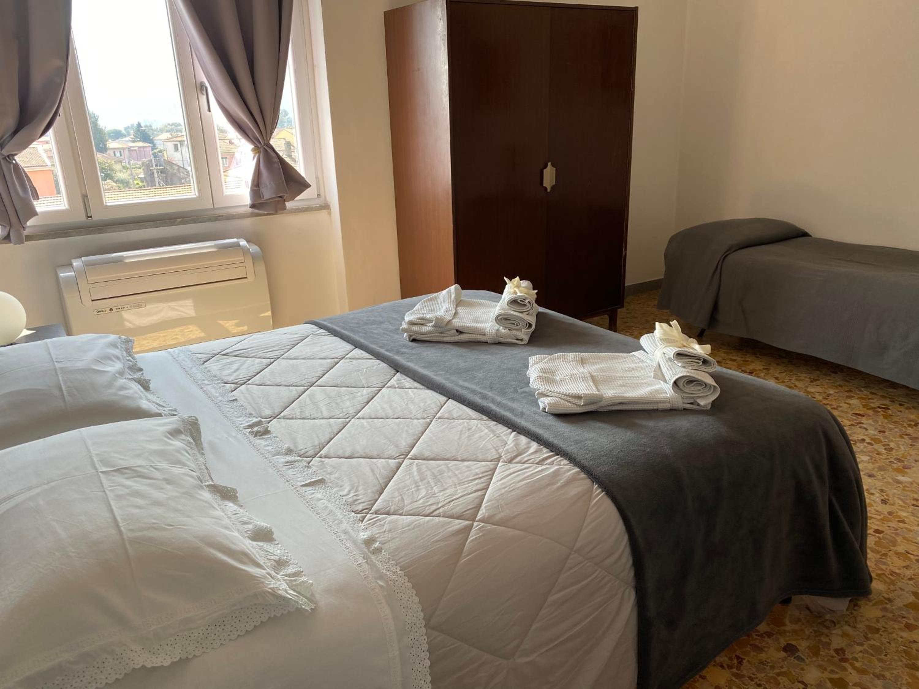 Basic Triple Room photo 3