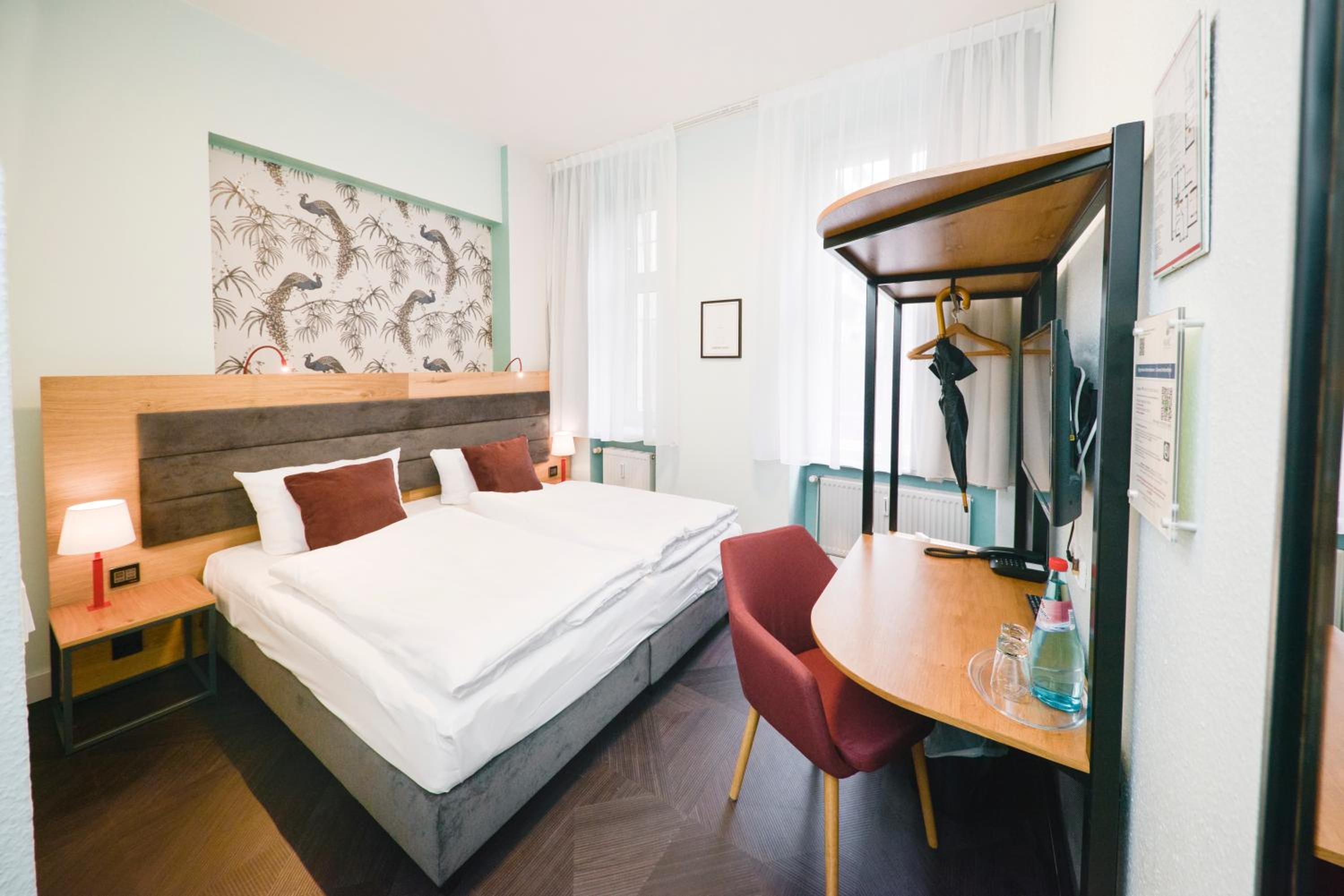 Economy Double Room photo 2