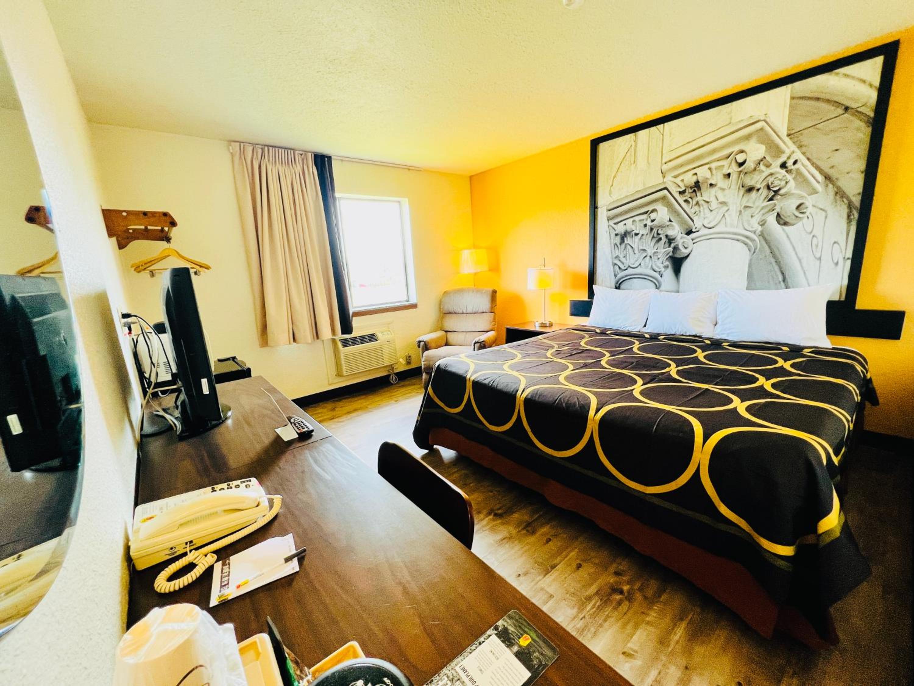 King Room- Non-Smoking - Photo 19