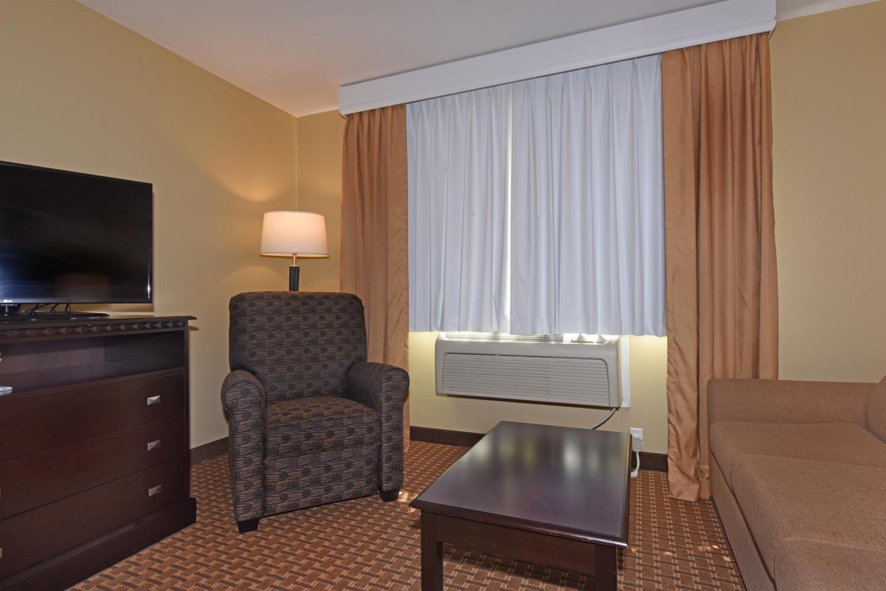 Queen Suite with Two Queen Beds - Photo 4