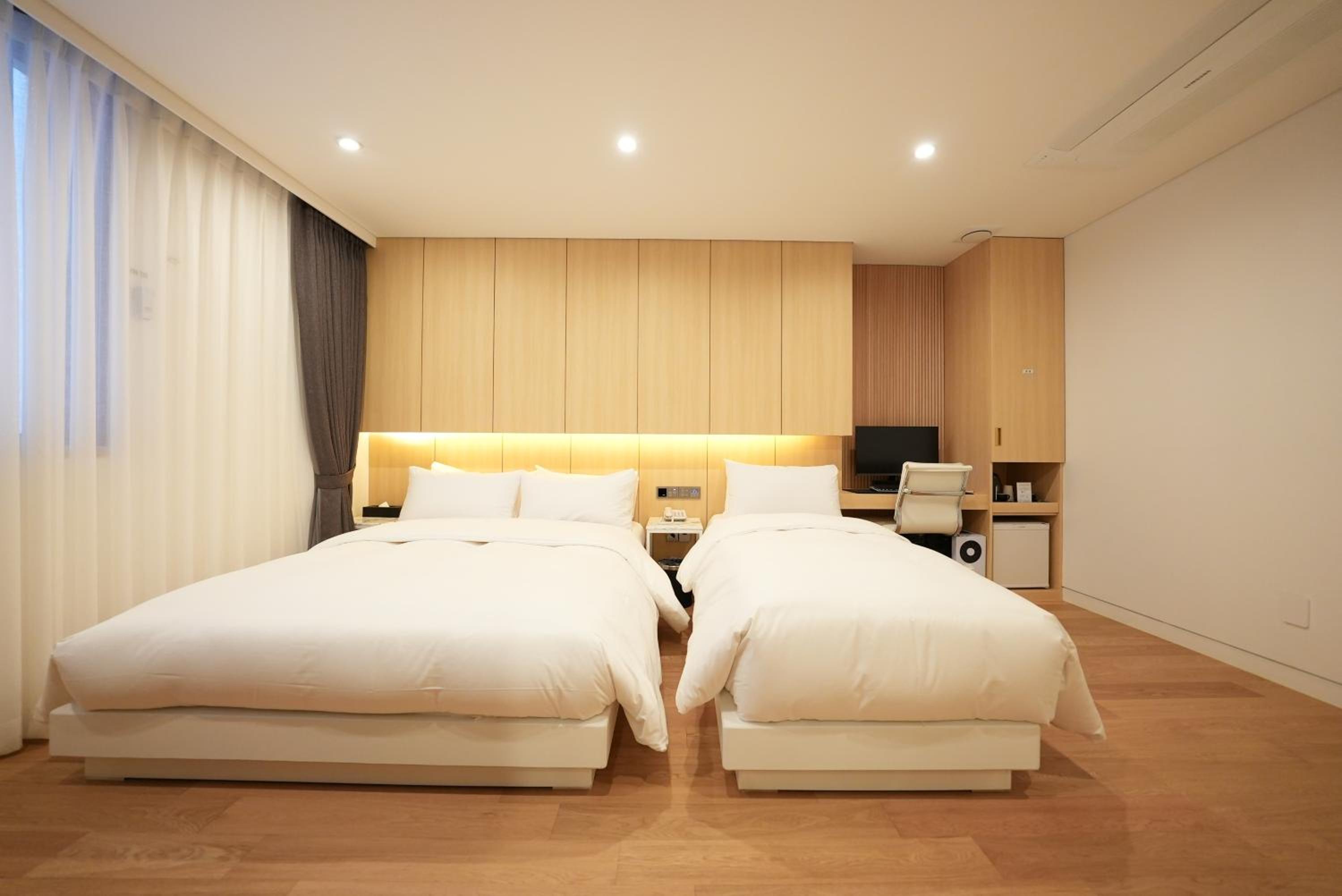 Deluxe Twin Room - Photo 2