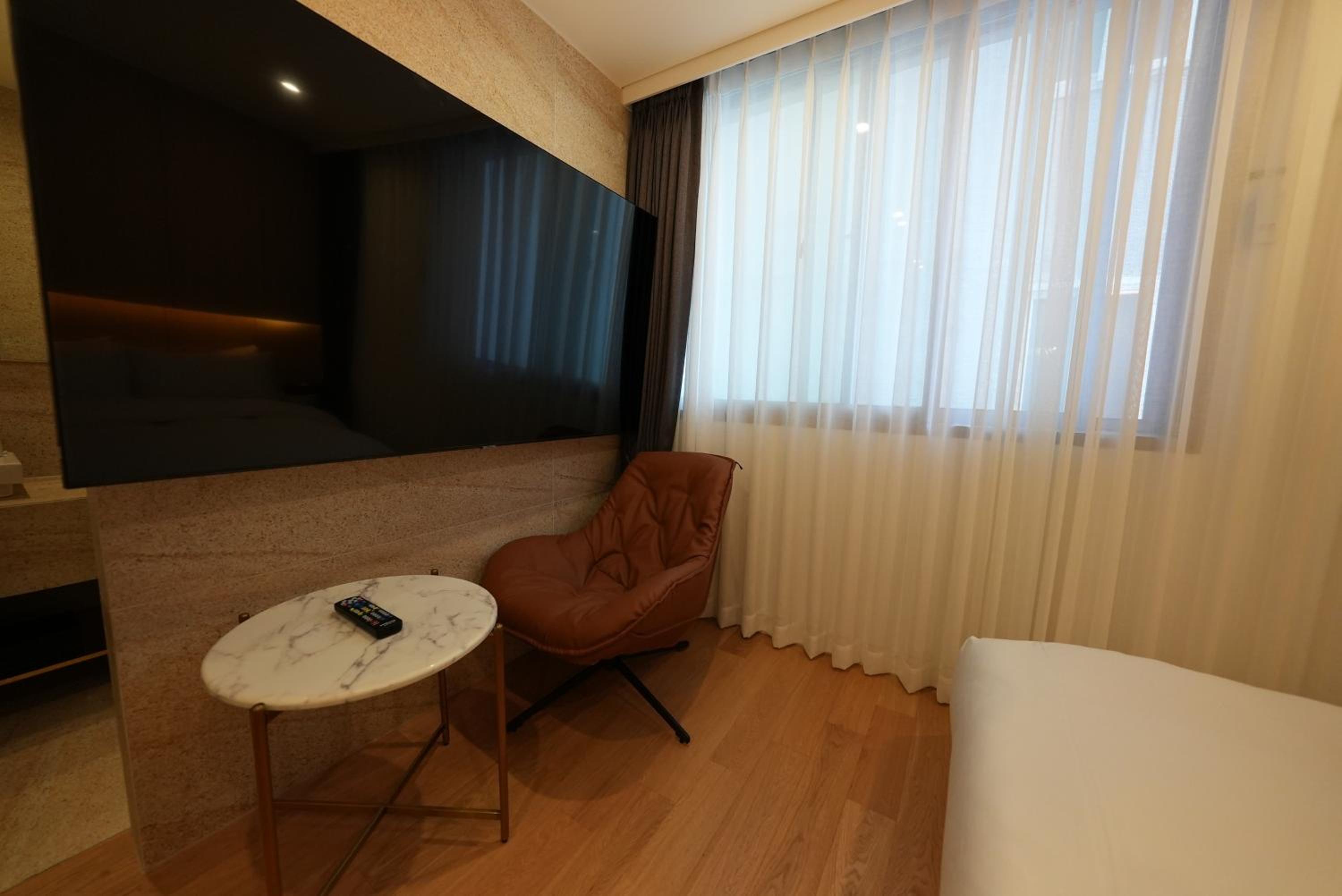 Deluxe Twin Room - Photo 12