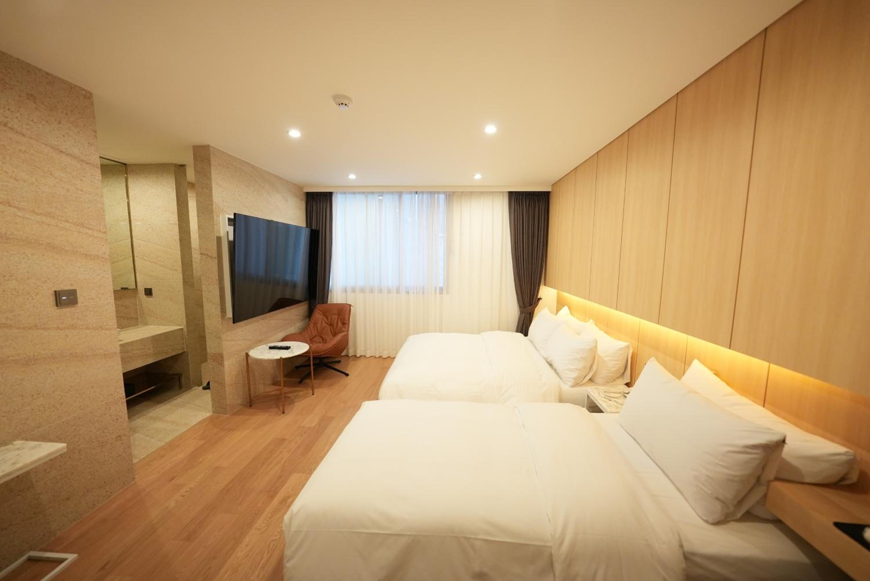 Deluxe Twin Room - Photo 4