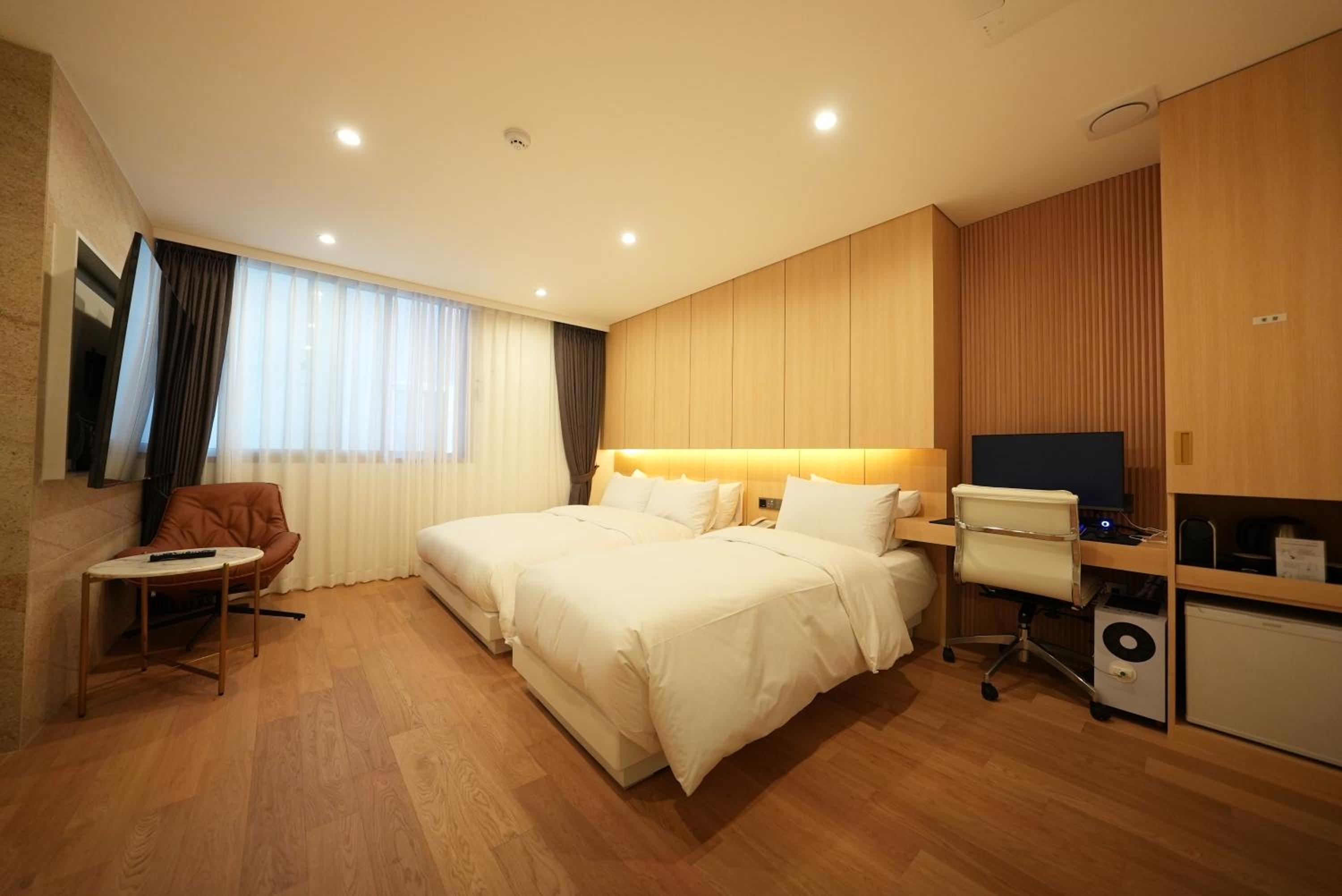 Deluxe Twin Room - Photo 11