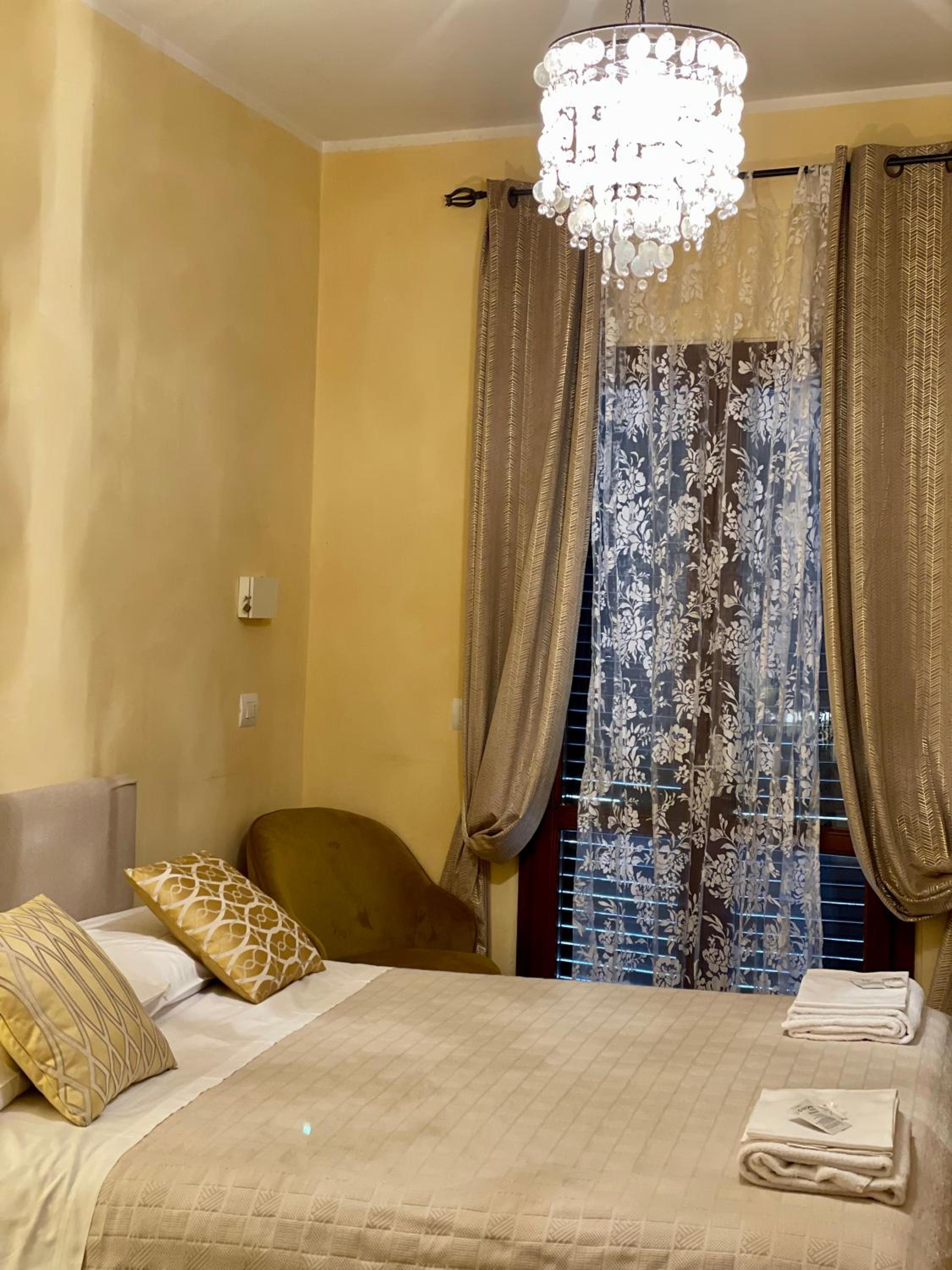 Deluxe Room - Photo 6