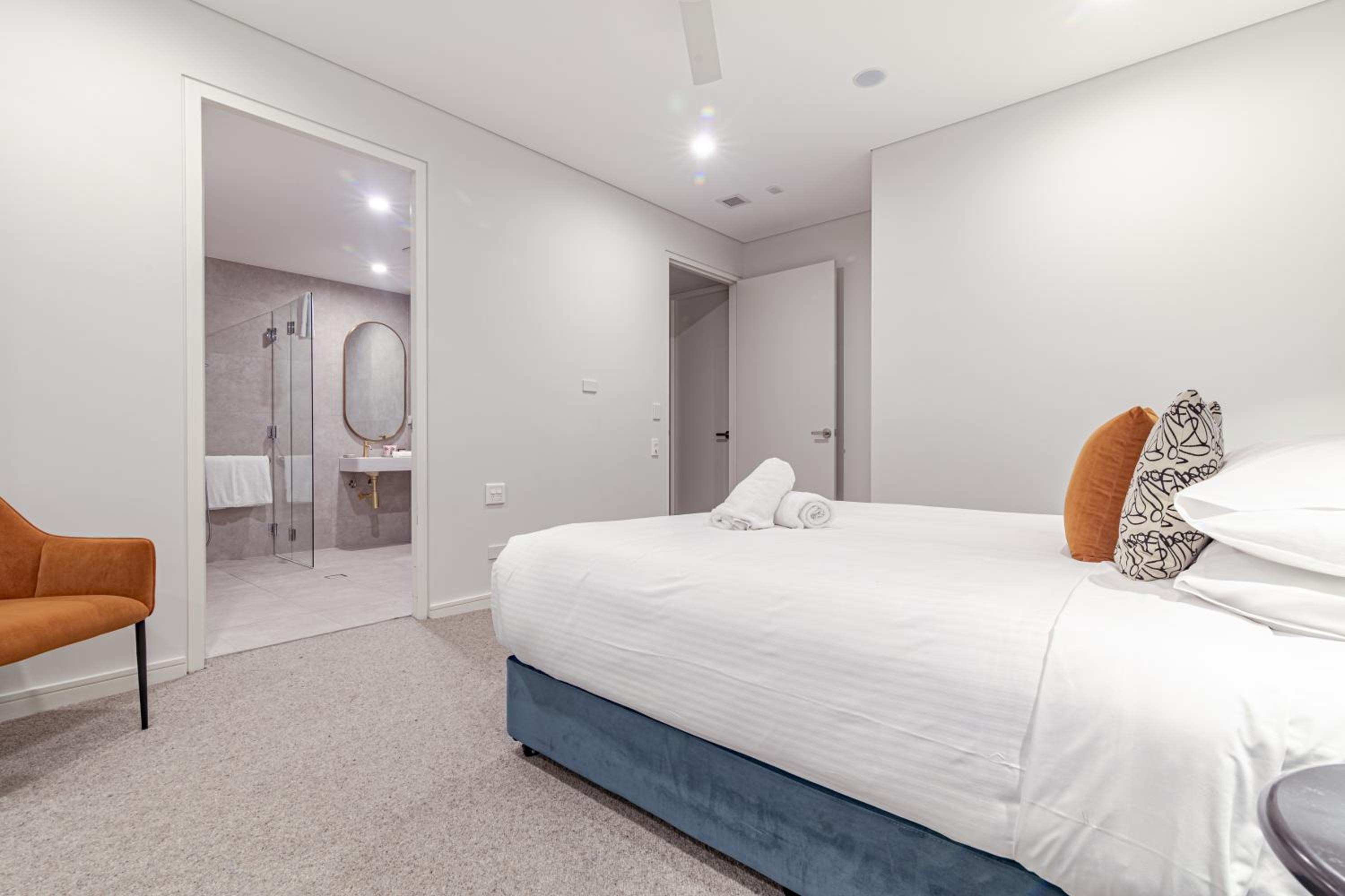 Accessible One-Bedroom Suite - Photo 2