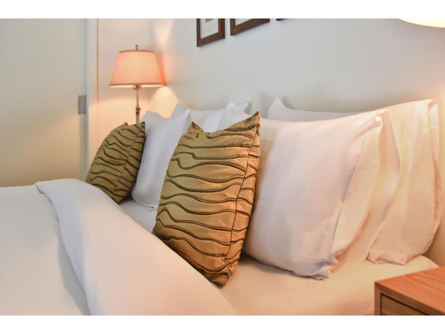 Three-Bedroom Cottage - Photo 3