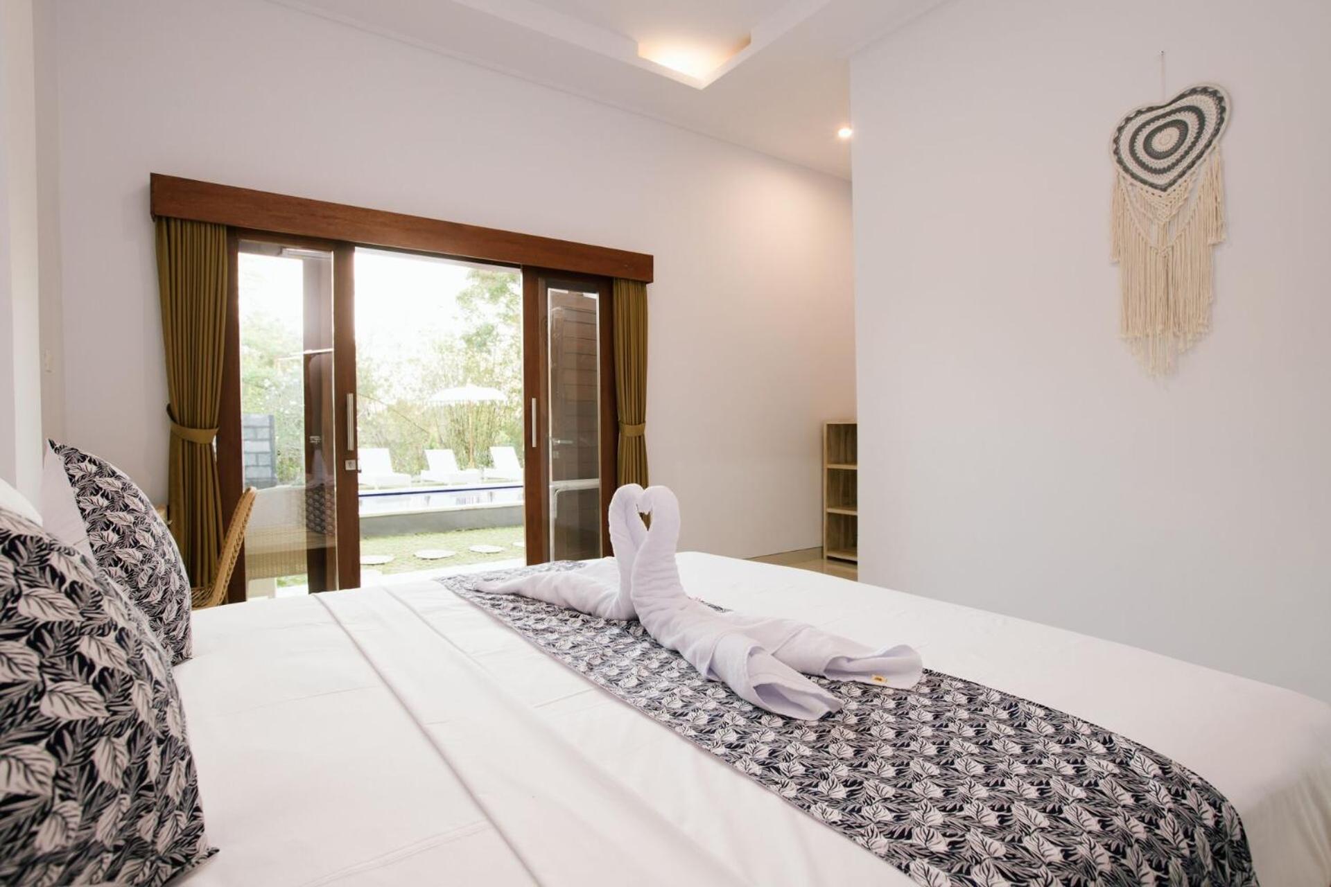 Double Room with Pool View - Photo 1