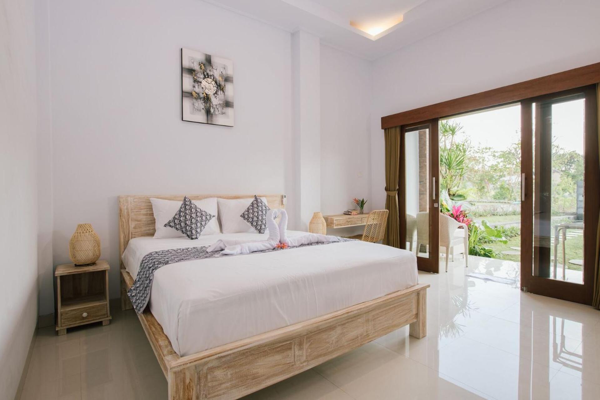 Double Room with Pool View - Photo 3
