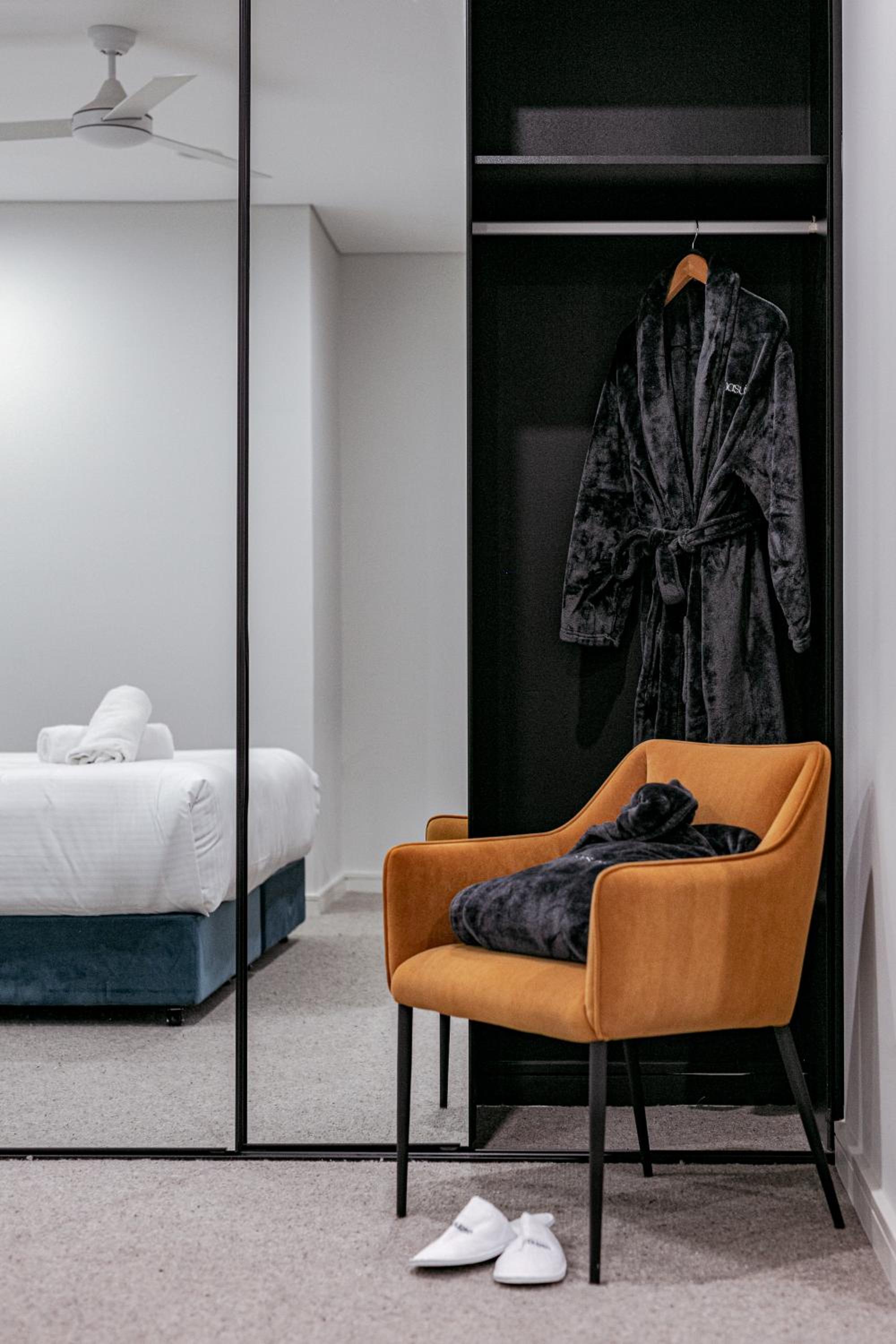 Superior One Bedroom Suite - Photo 6