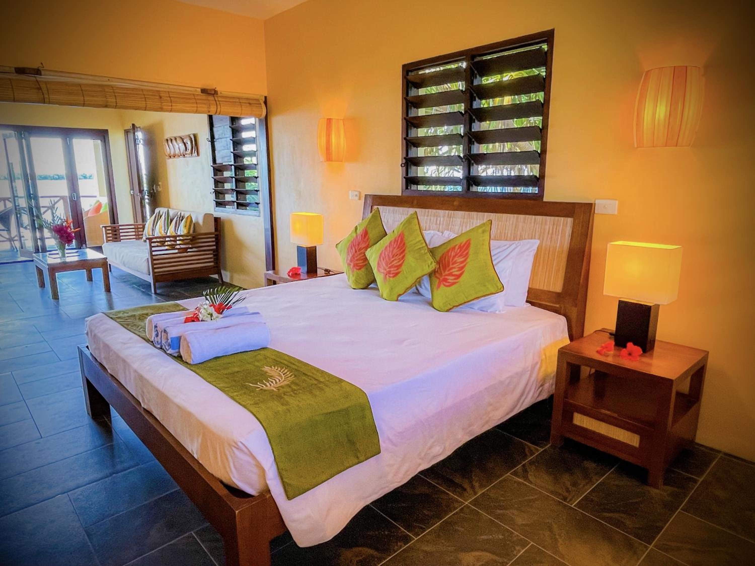 Luxury Oceanfront Suite - Photo 7
