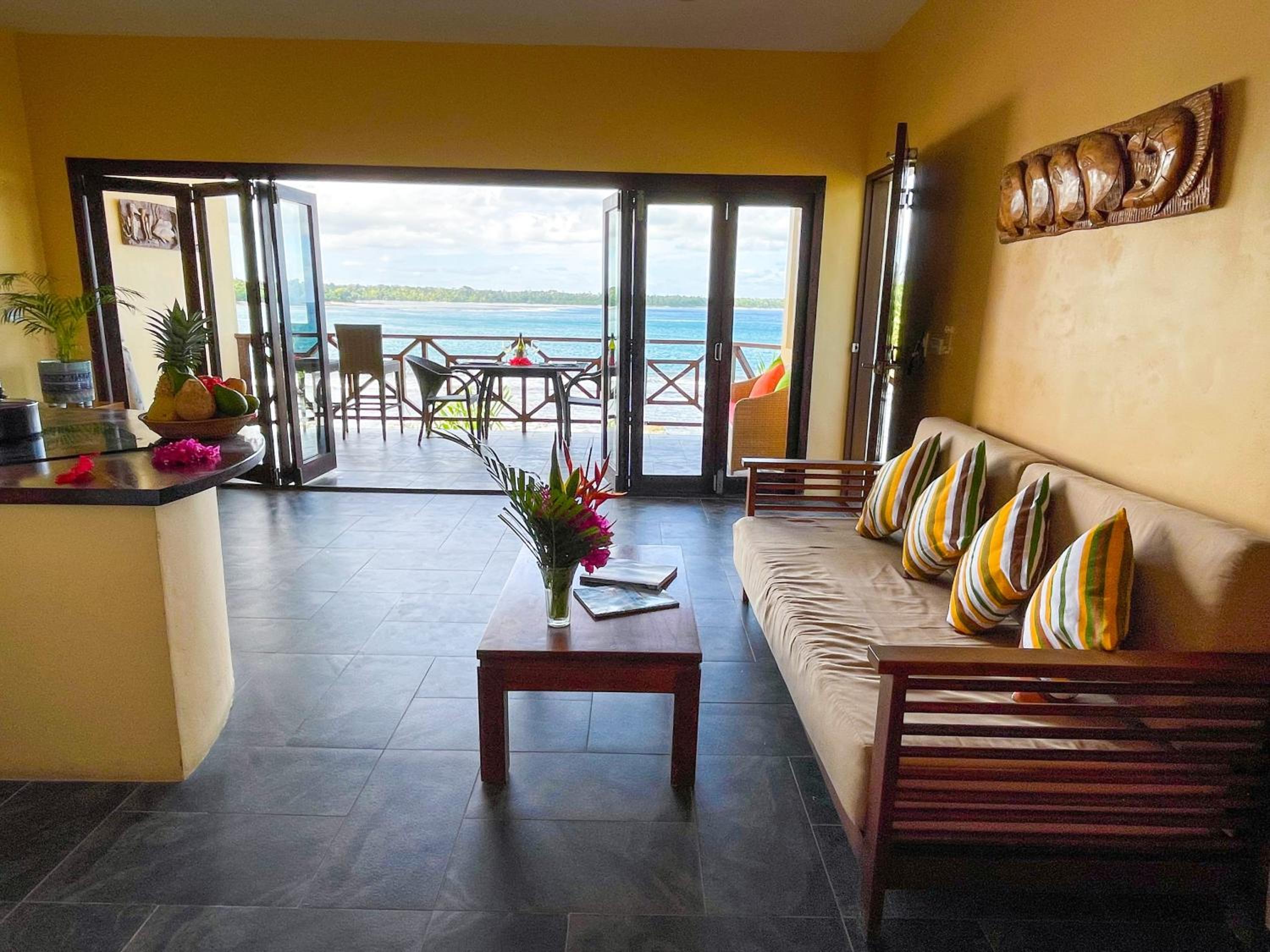 Luxury Oceanfront Suite - Photo 6