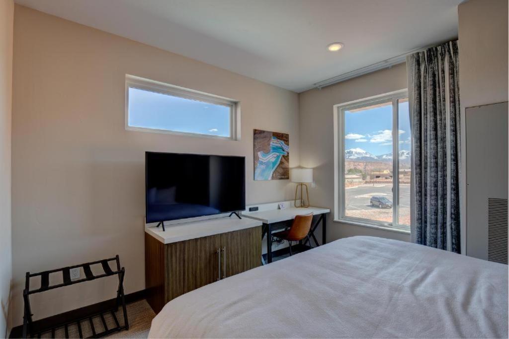 Standard King Room photo 1