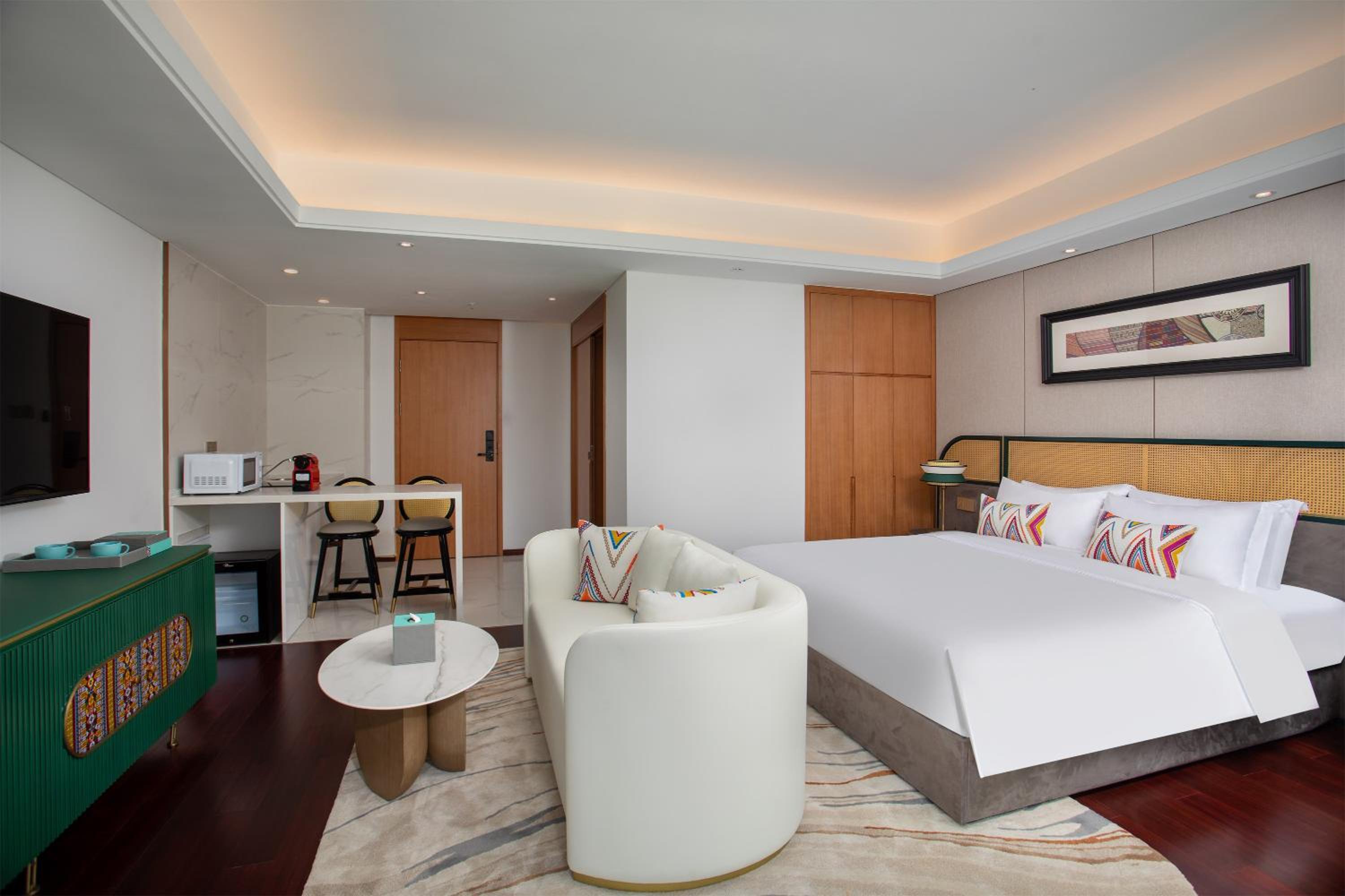 Deluxe King Room - Non-Smoking - Photo 1