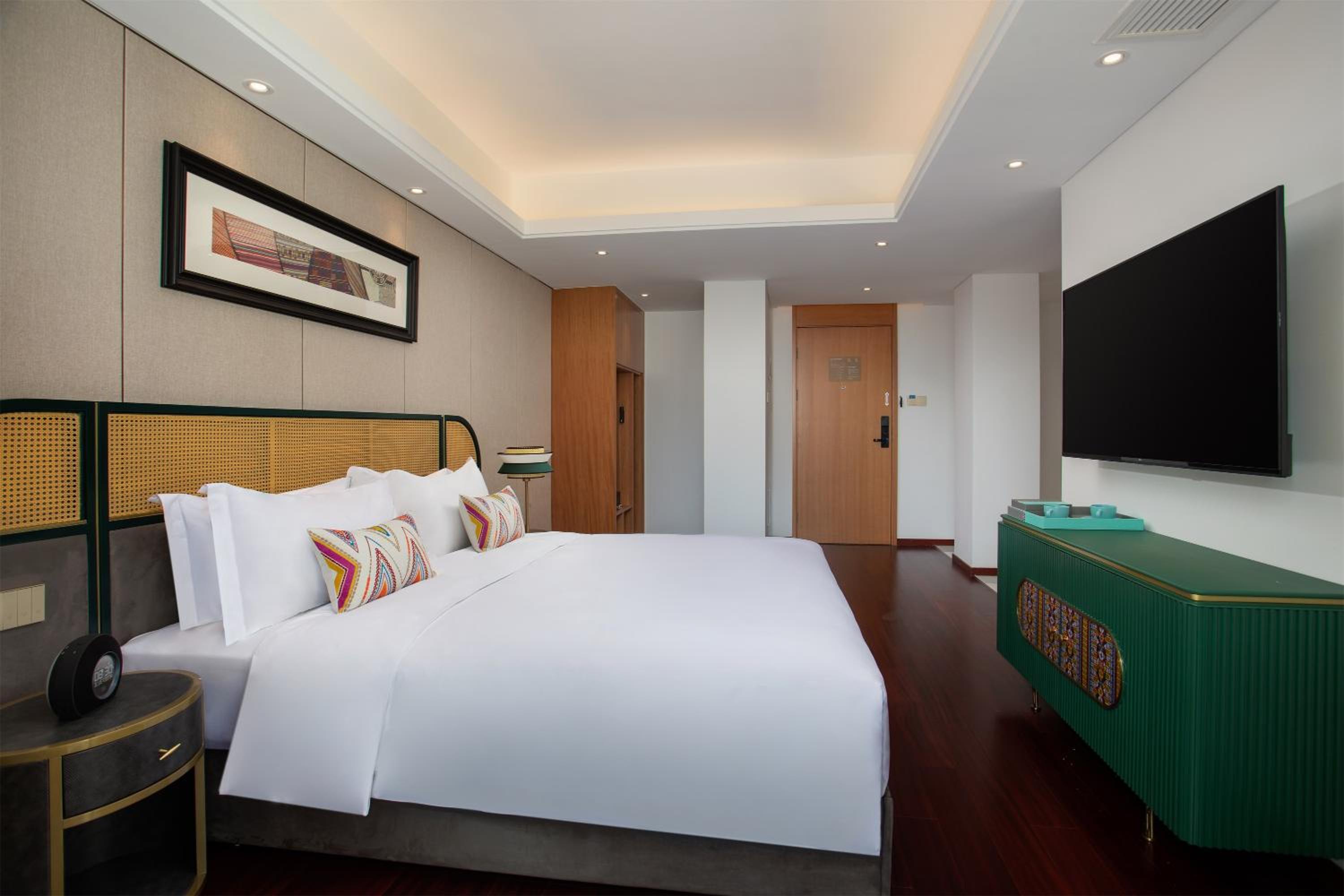 Superior King Room - Non-Smoking - Photo 4