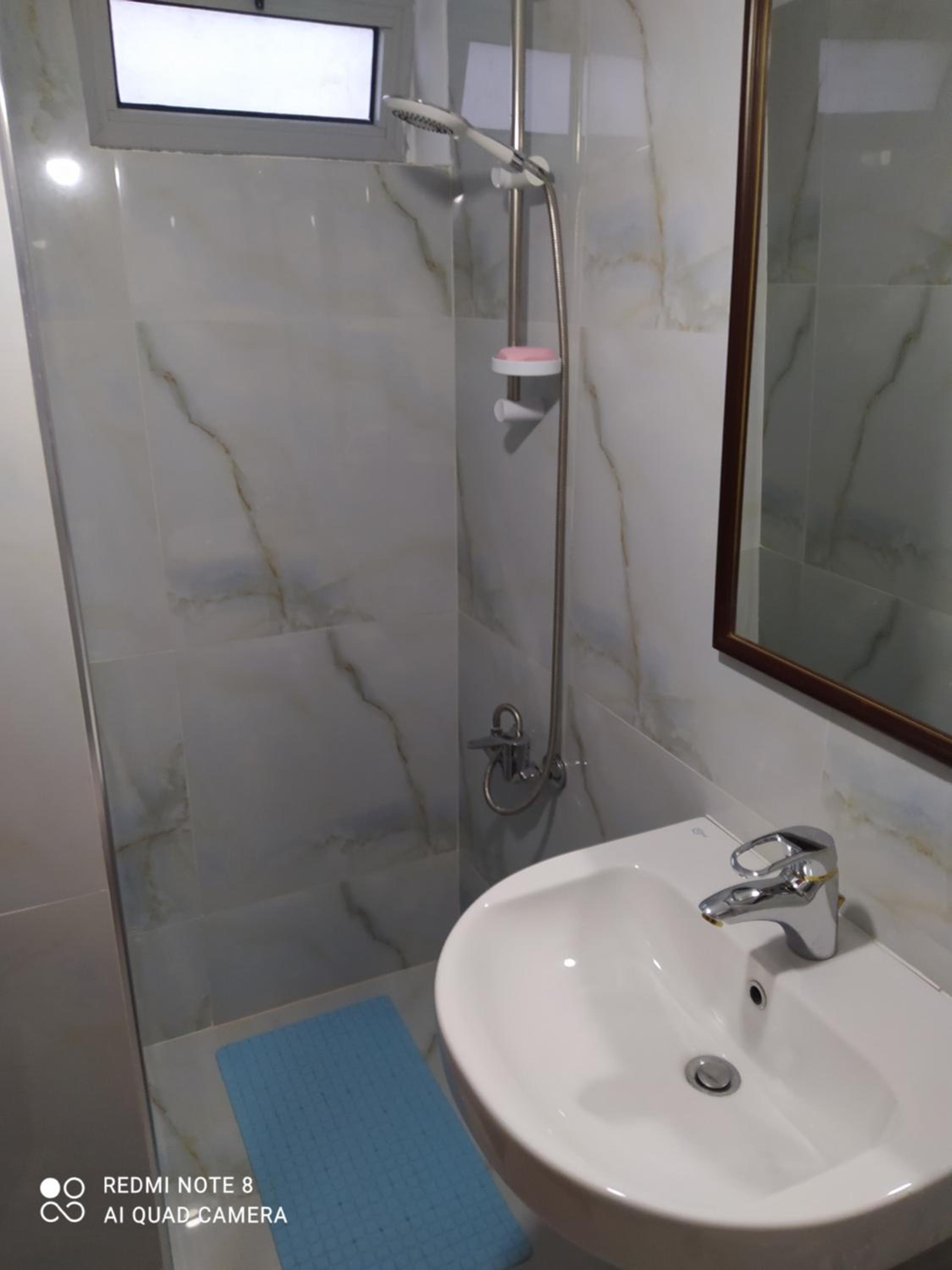 Private Double Room with Private Bathroom - Photo 6