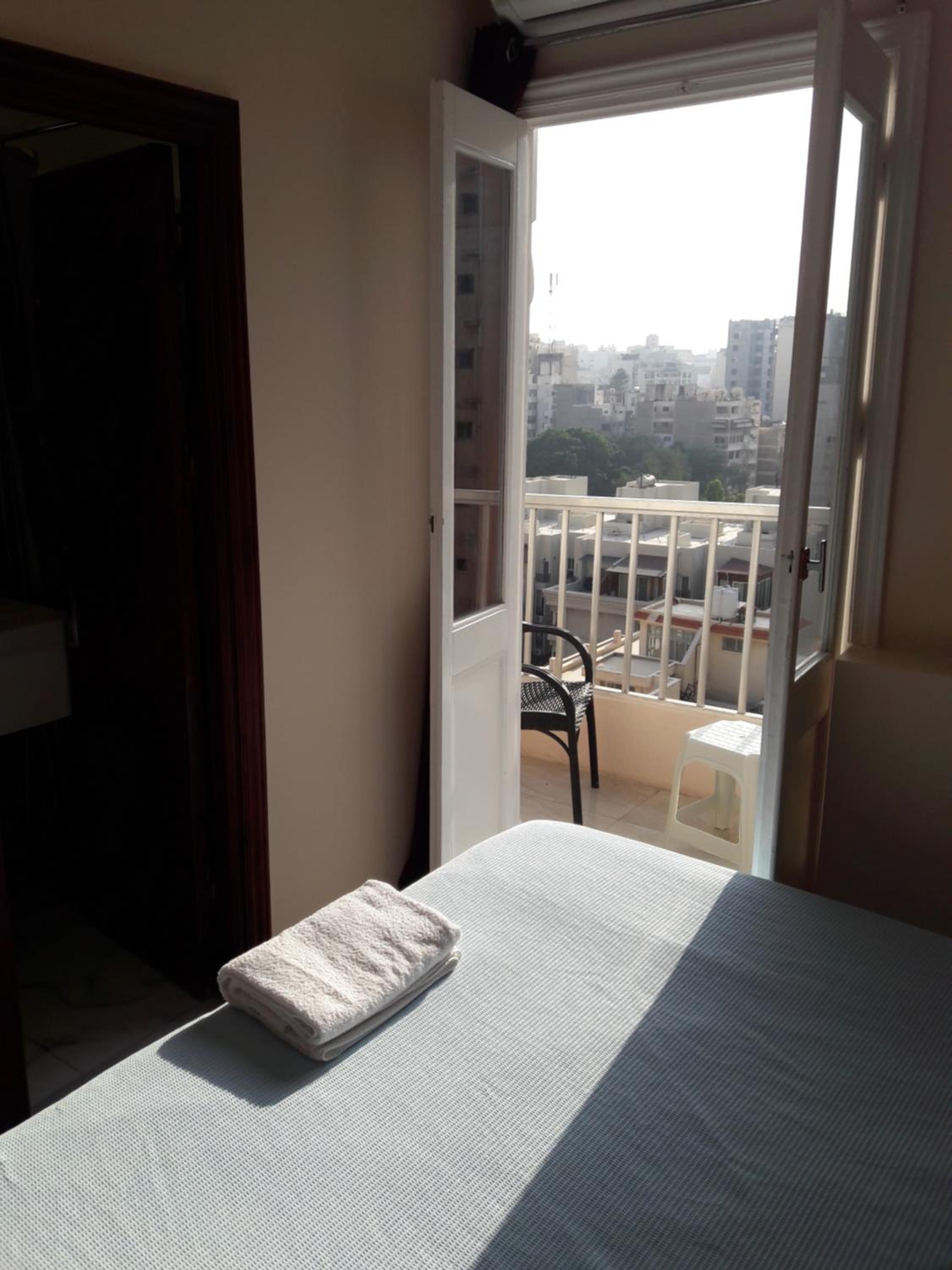 Private Double Room with Private Bathroom - Photo 7