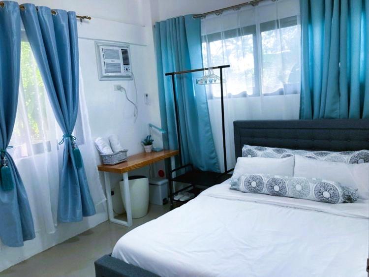 Four-Bedroom House - Photo 9