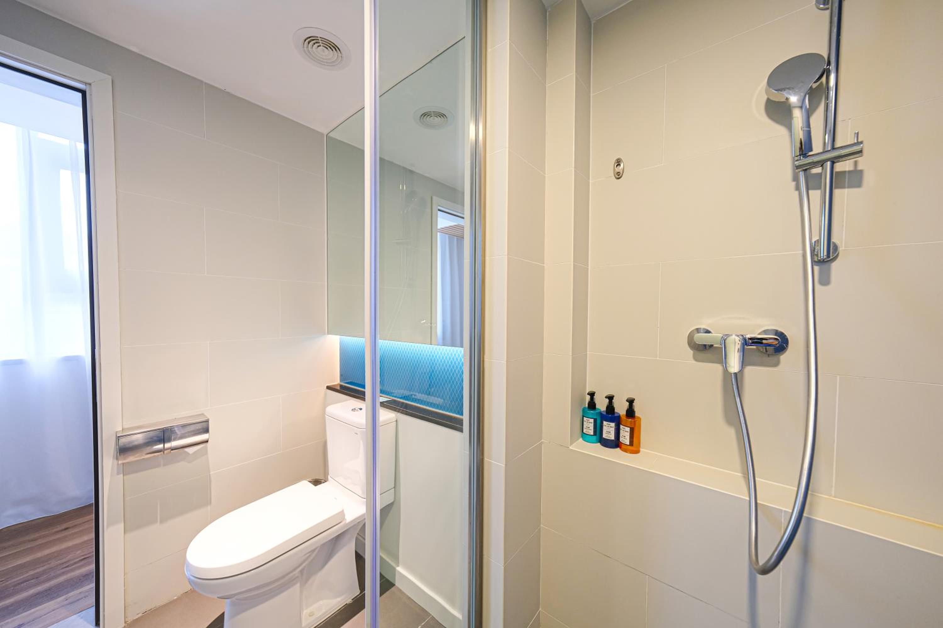 Standard Twin Room - Photo 2