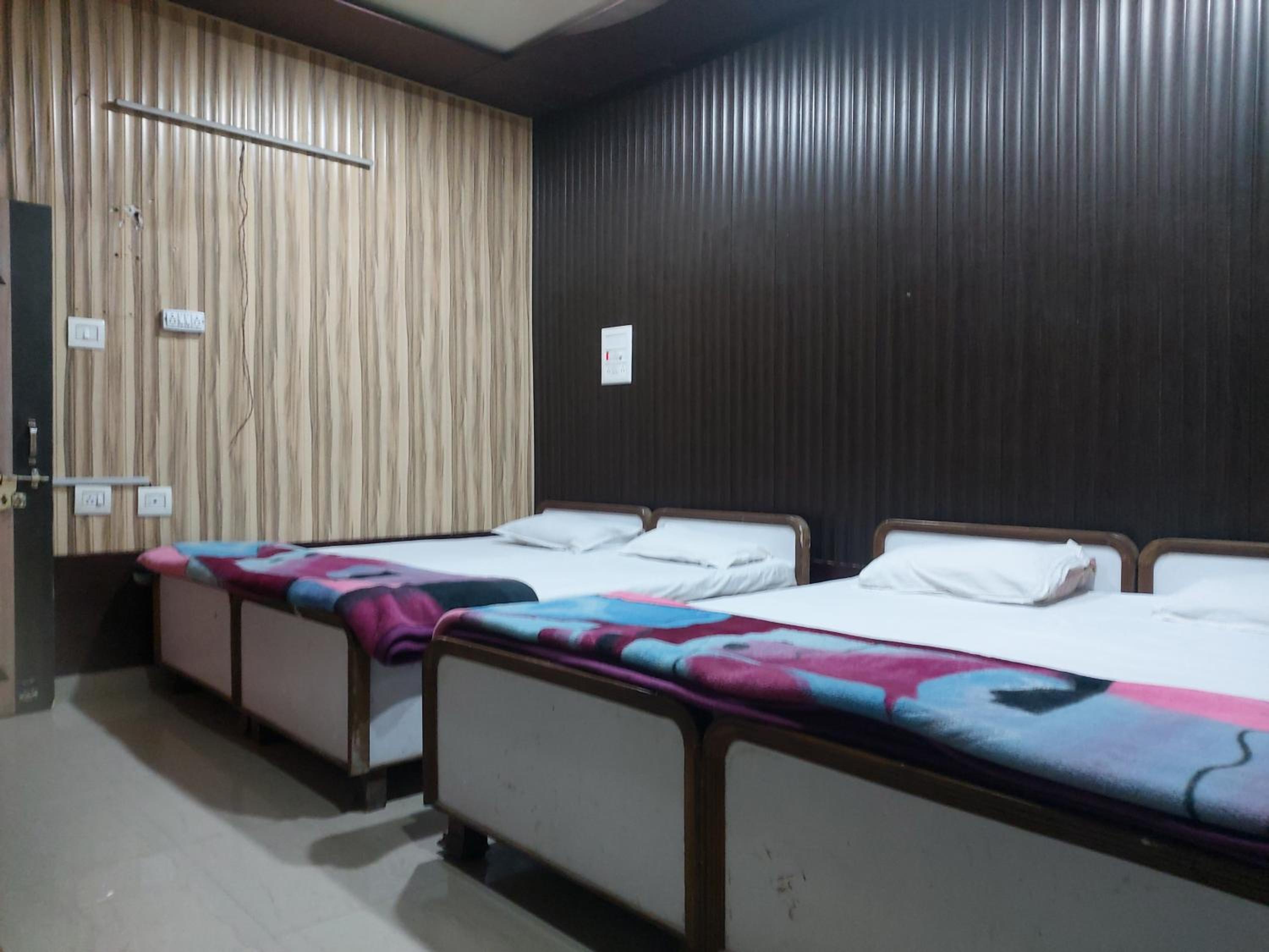 Deluxe Queen Room with Two Queen Beds photo 1