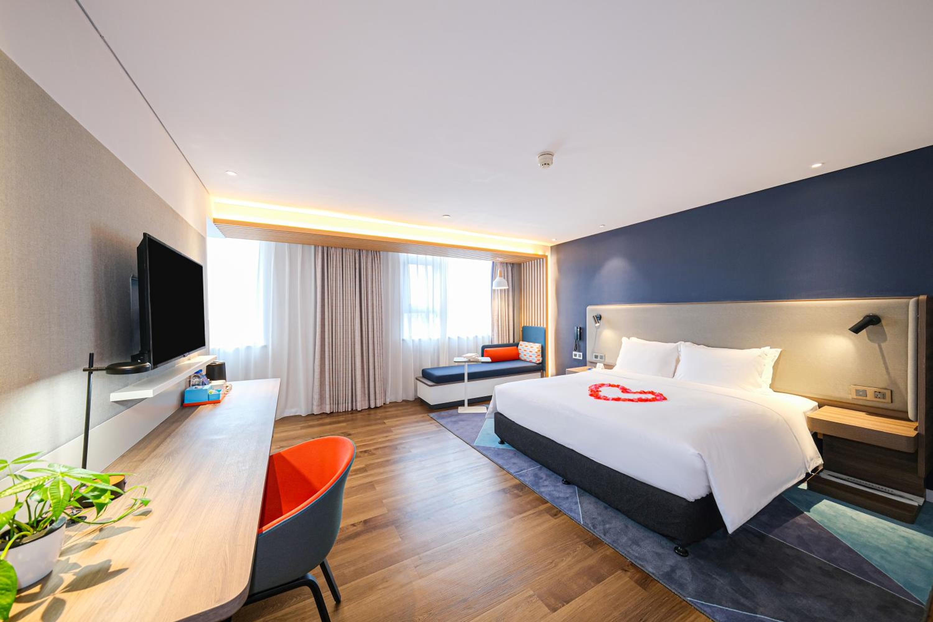 Standard King Room with Extra Floor Space - Photo 1