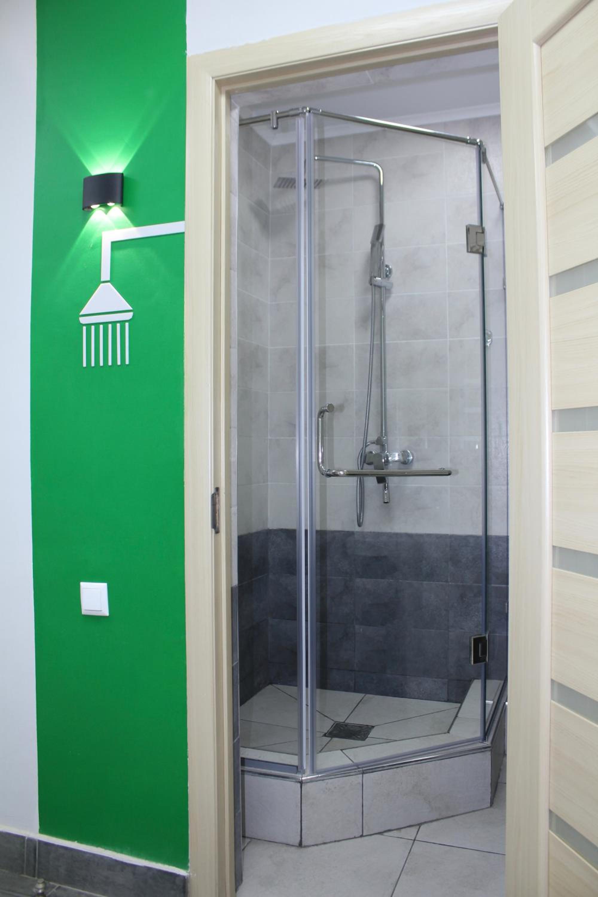 Economy Quadruple Room with Shared Bathroom photo 2