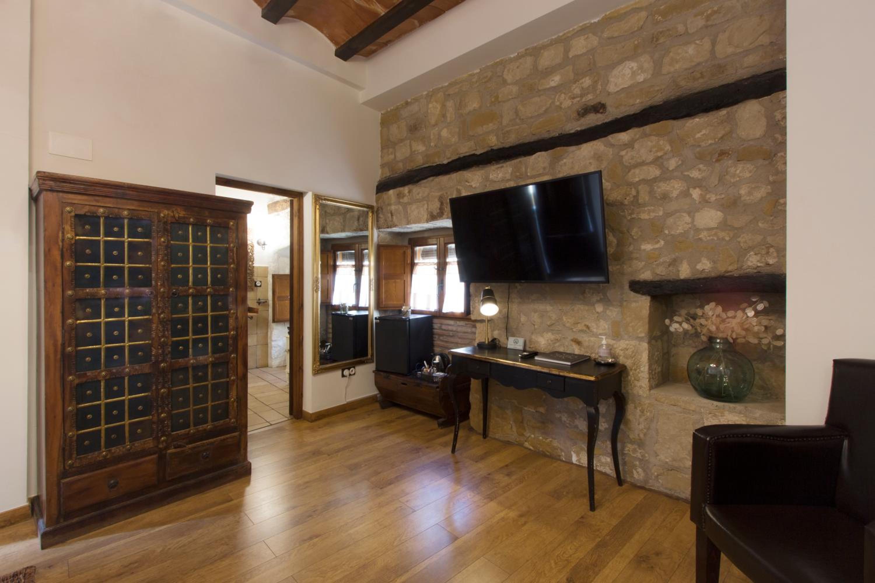 Superior Double Room - Photo 2