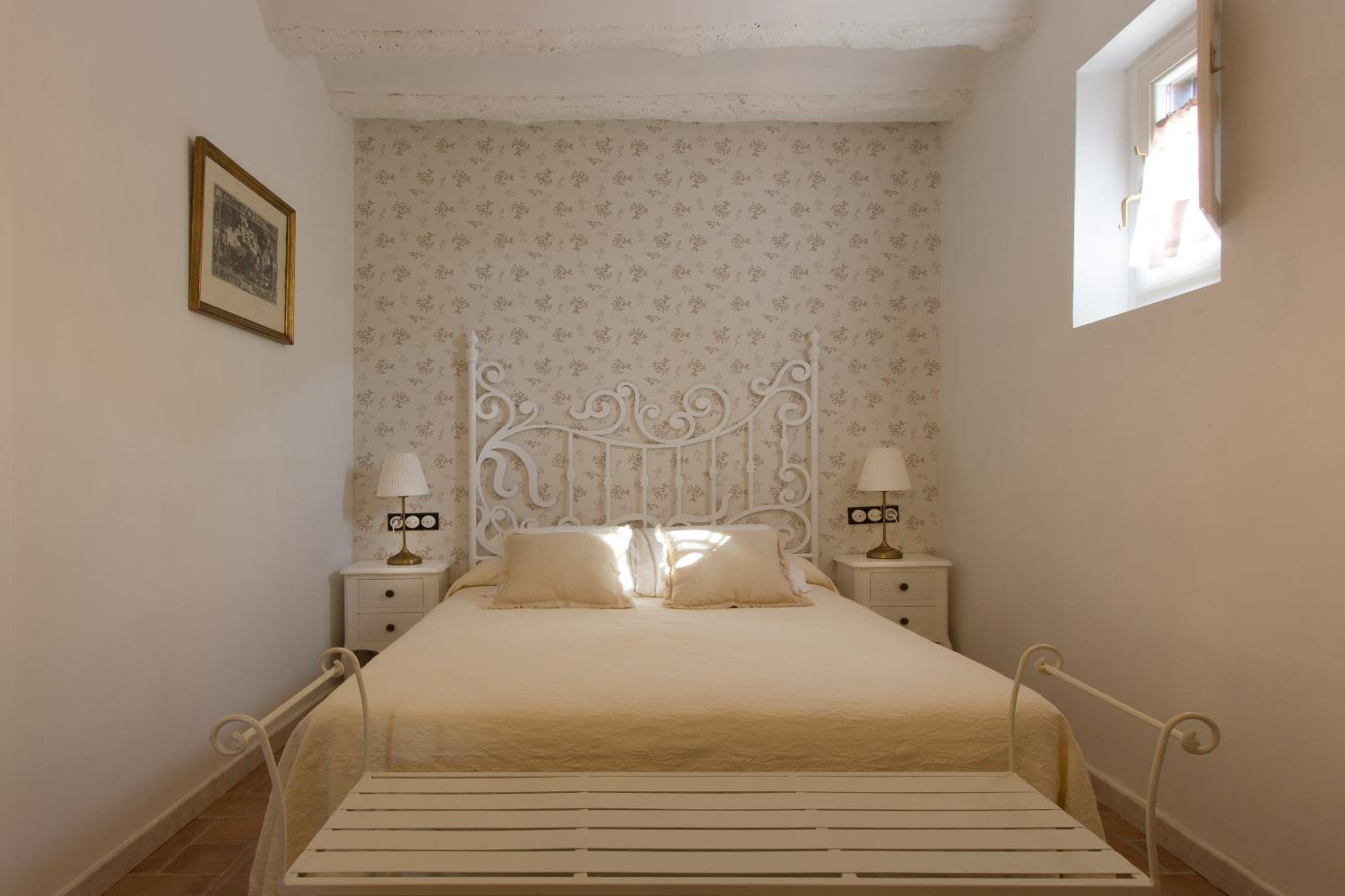 Deluxe Double Room - Photo 14