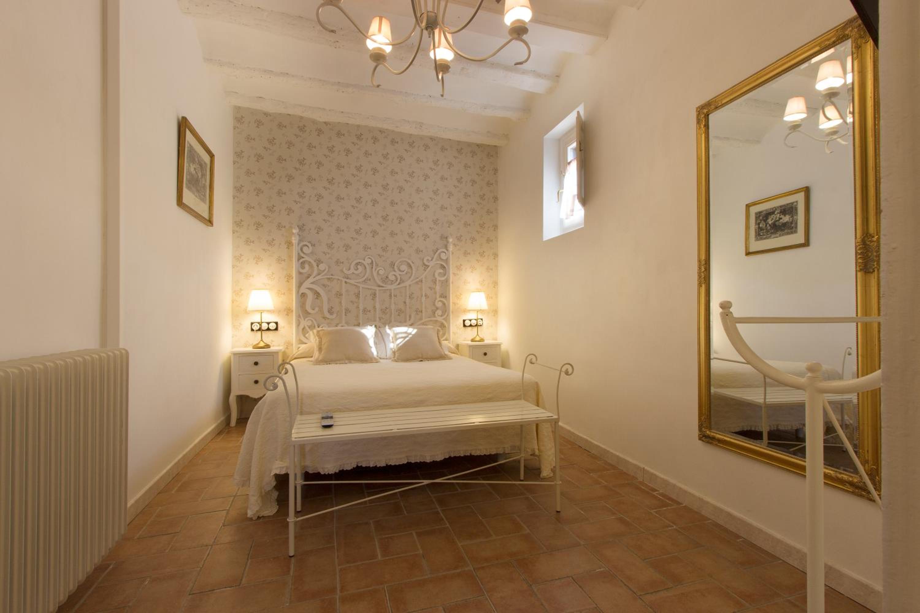 Deluxe Double Room - Photo 16