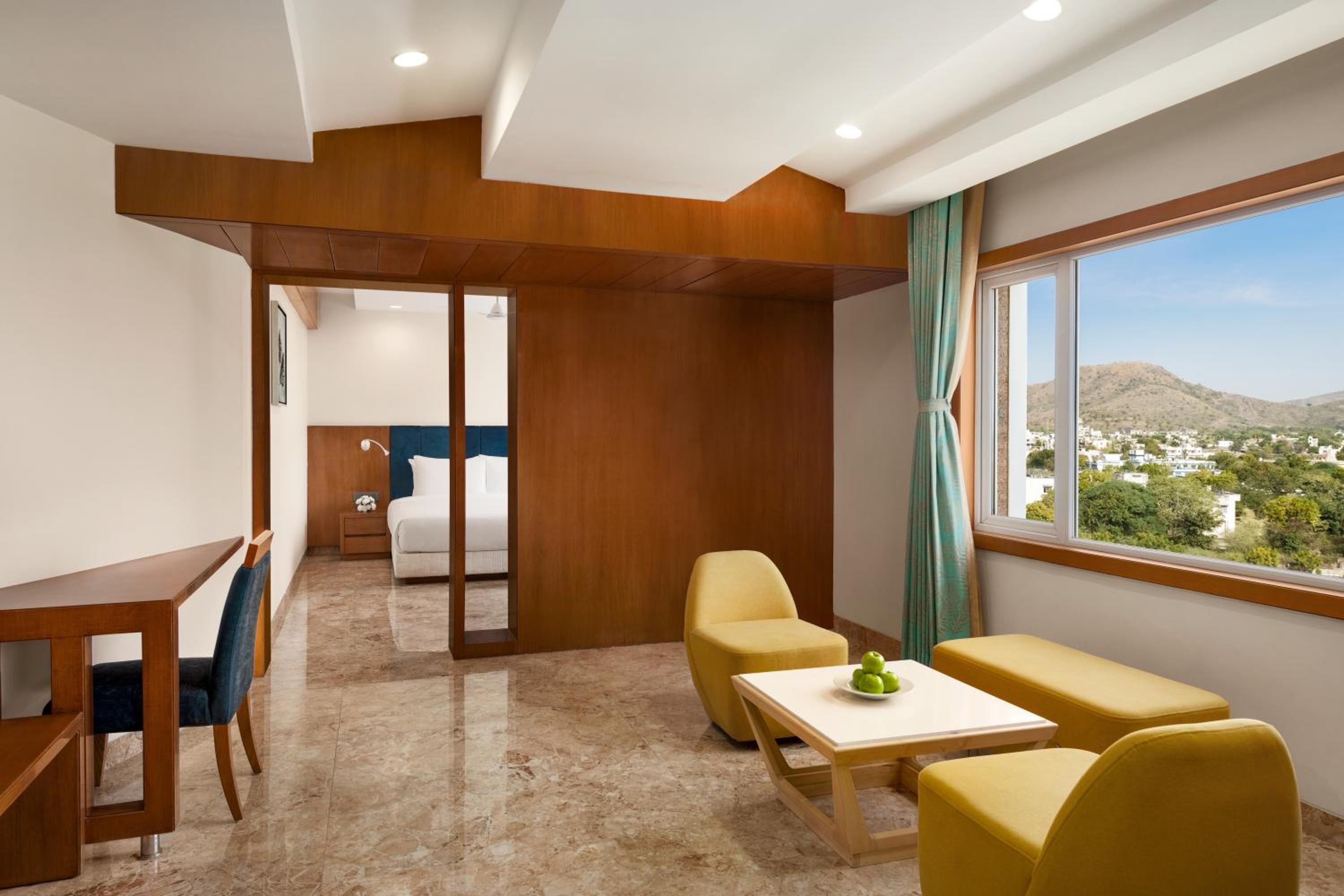 Executive King Suite - Non-Smoking - Photo 3