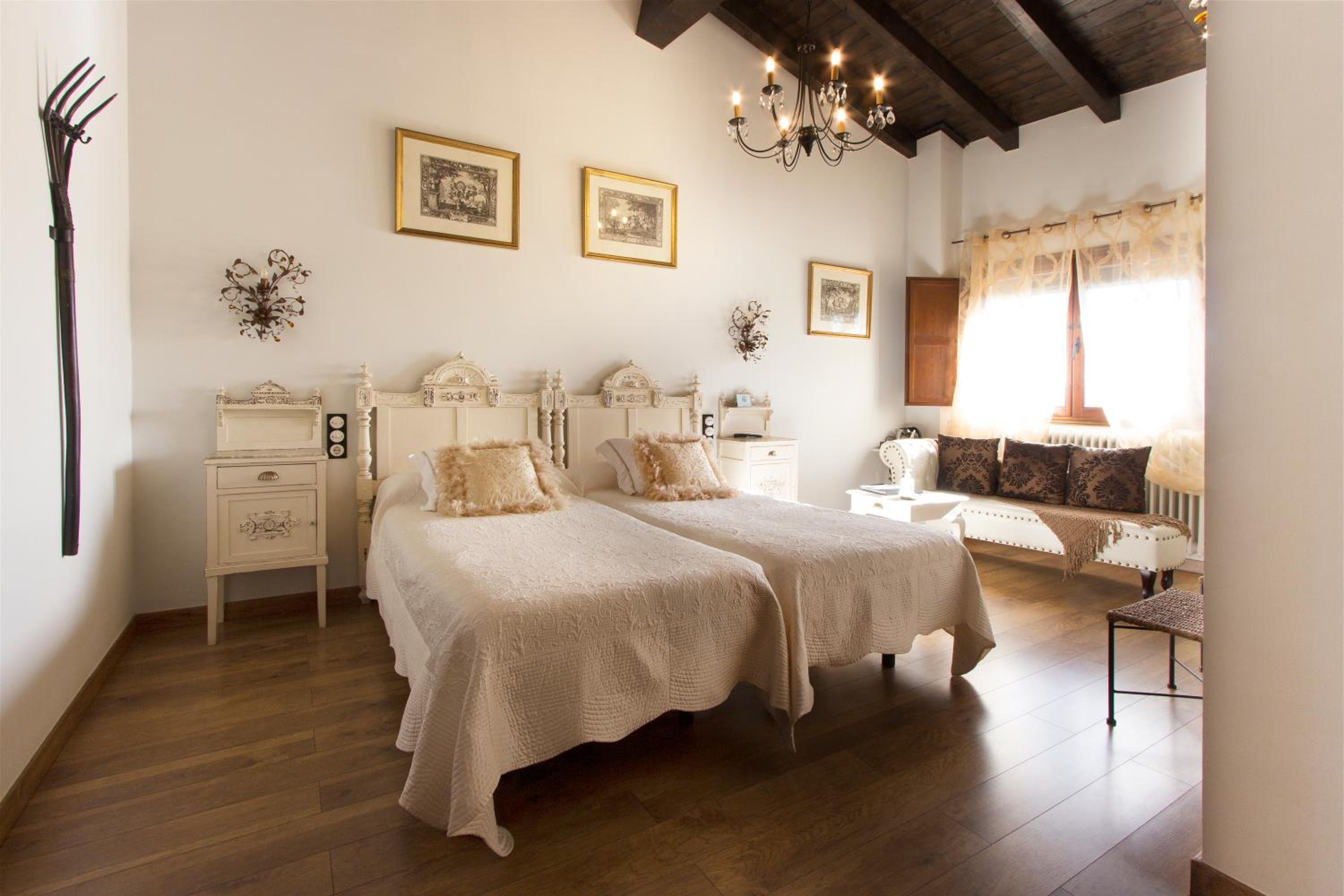 Twin Room - Photo 3