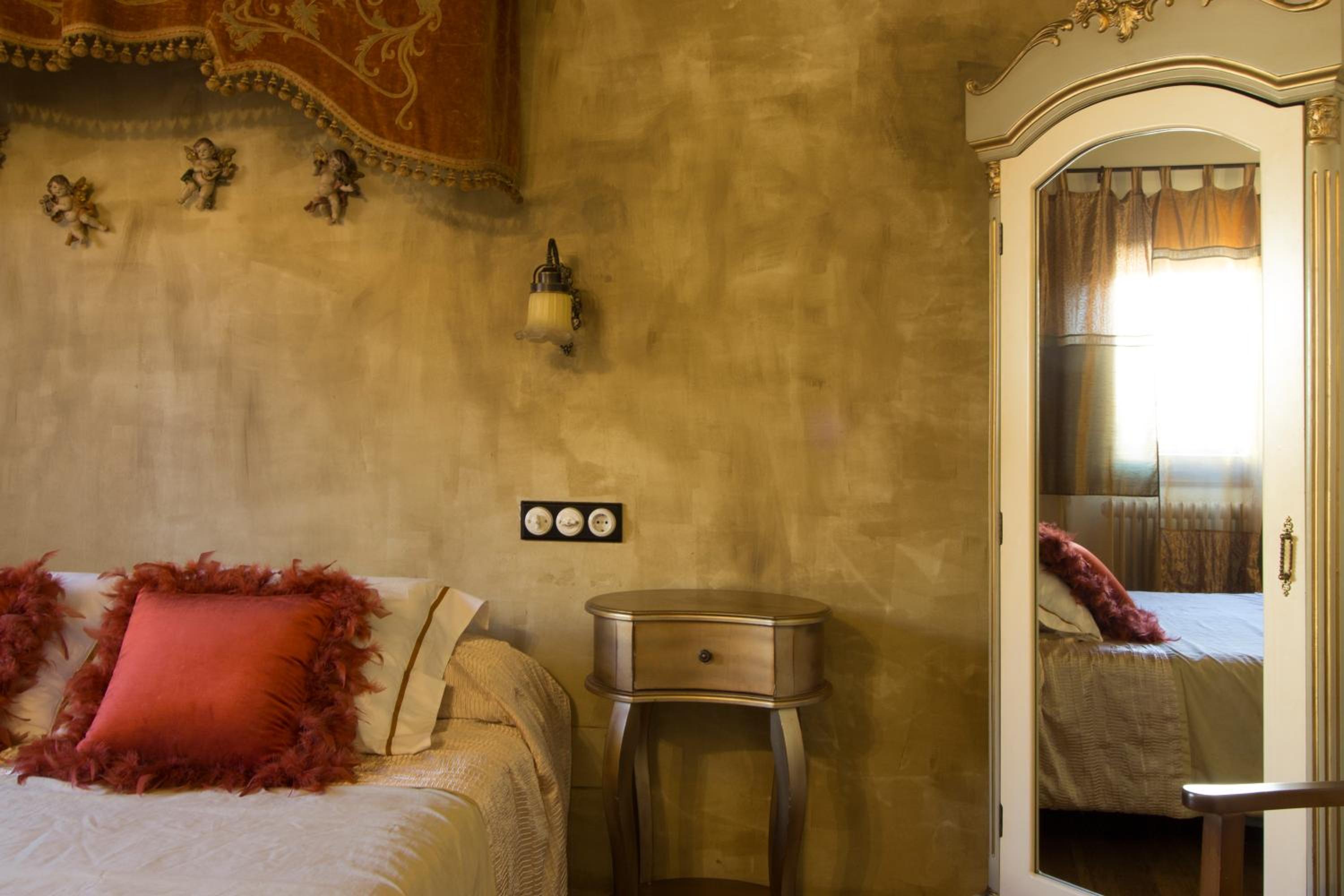 Double Room - Photo 8