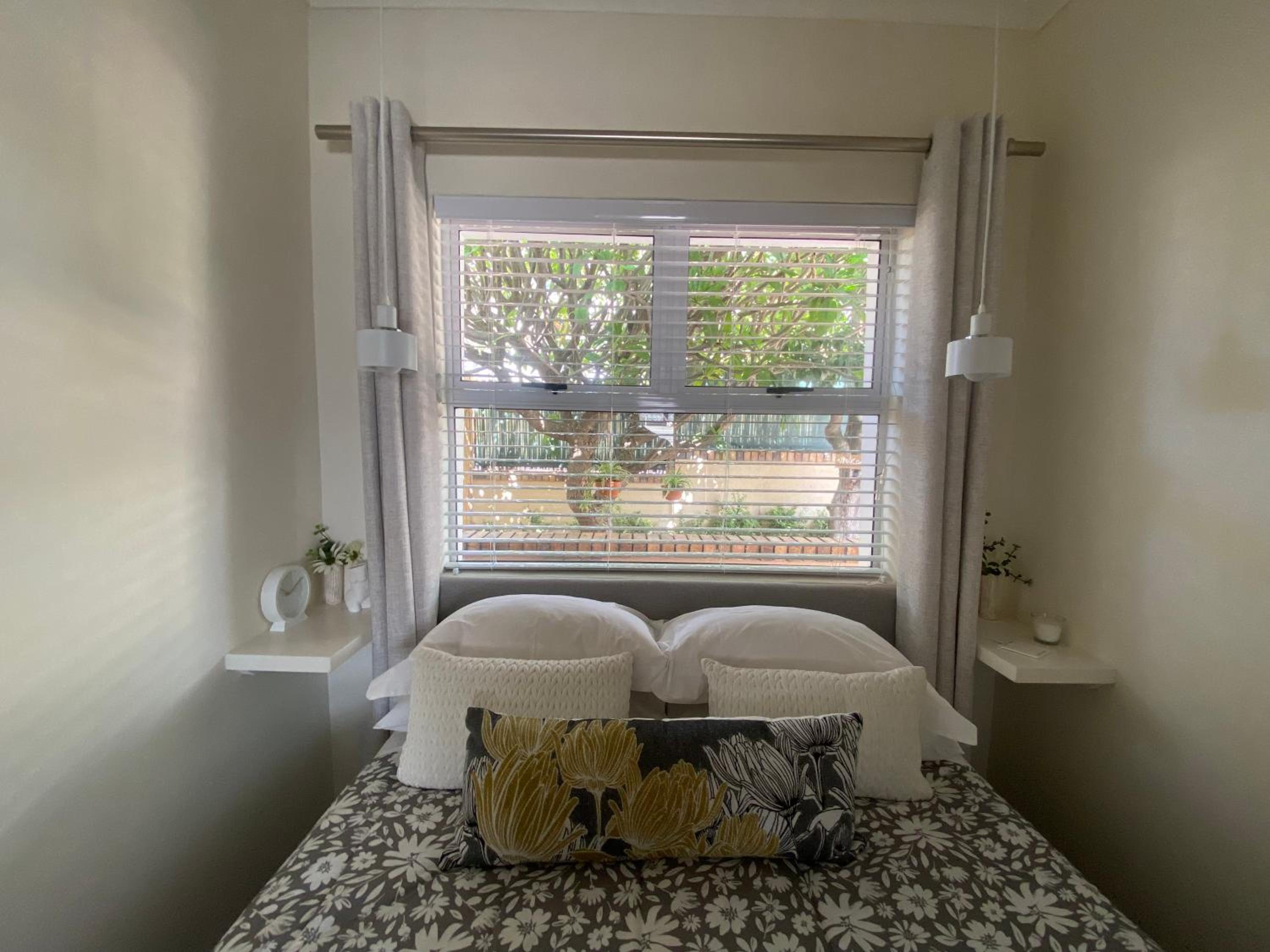 One-Bedroom House - Photo 11