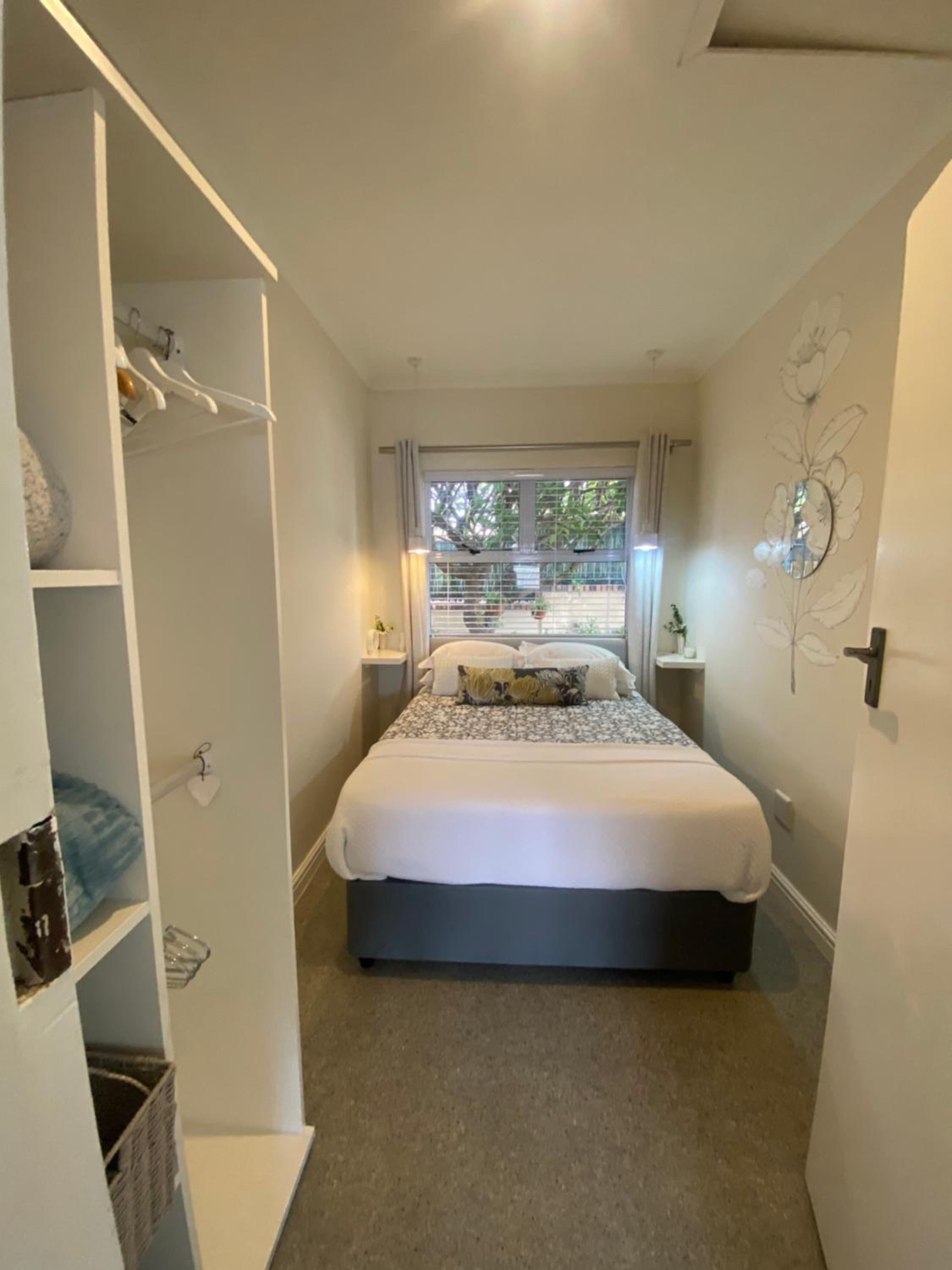 One-Bedroom House - Photo 18
