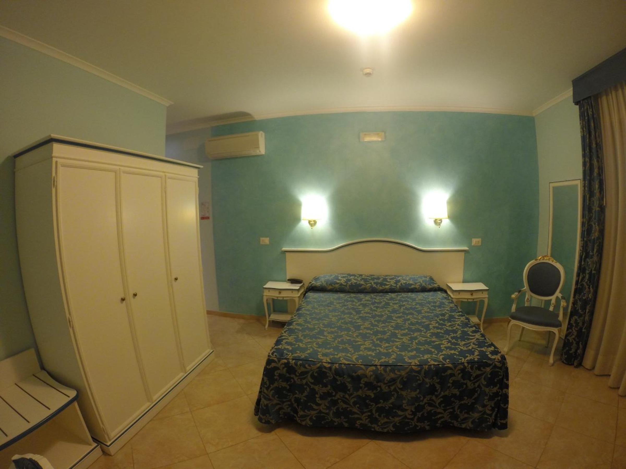 Double Room - Photo 4