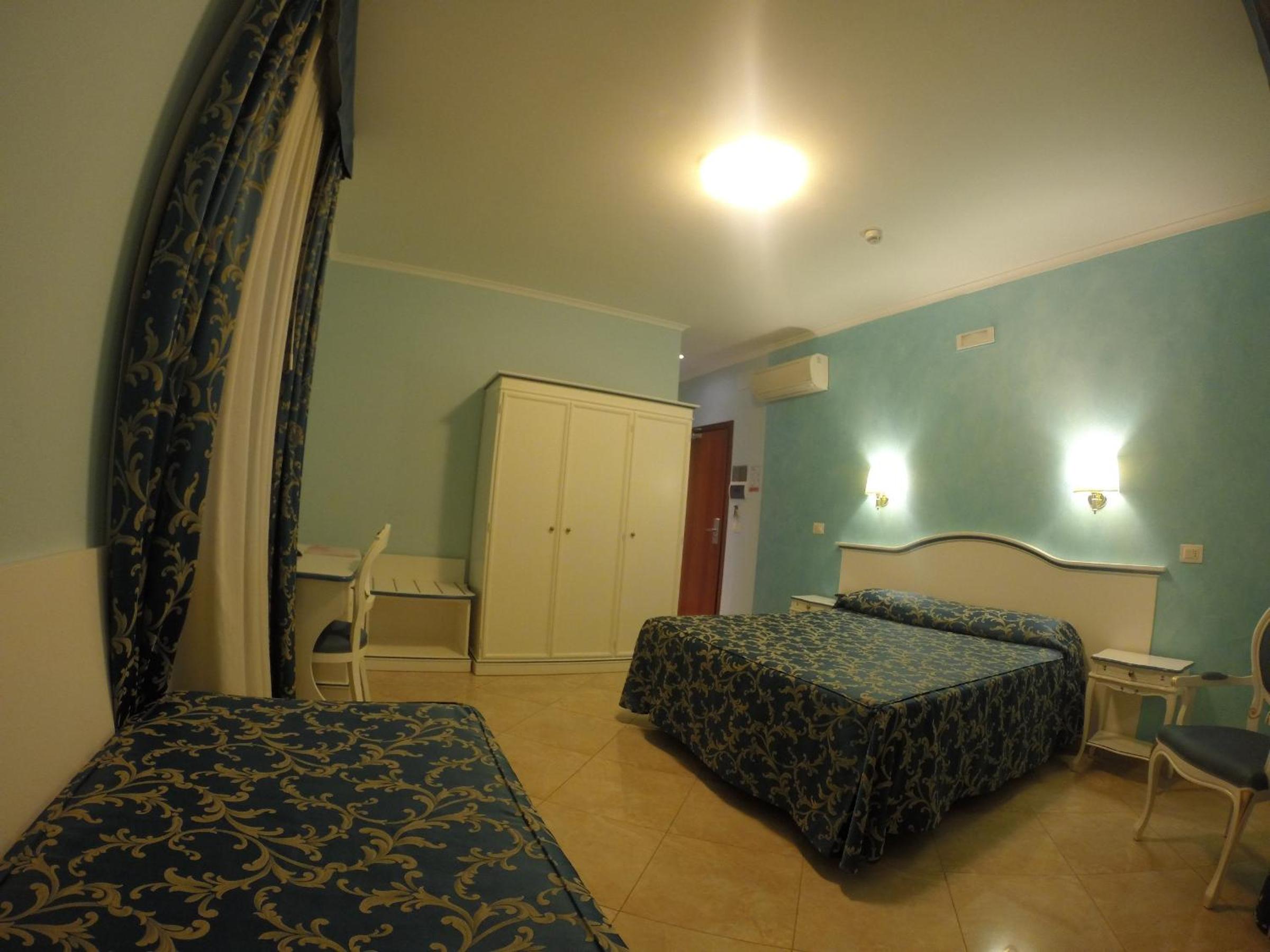 Double Room - Photo 6
