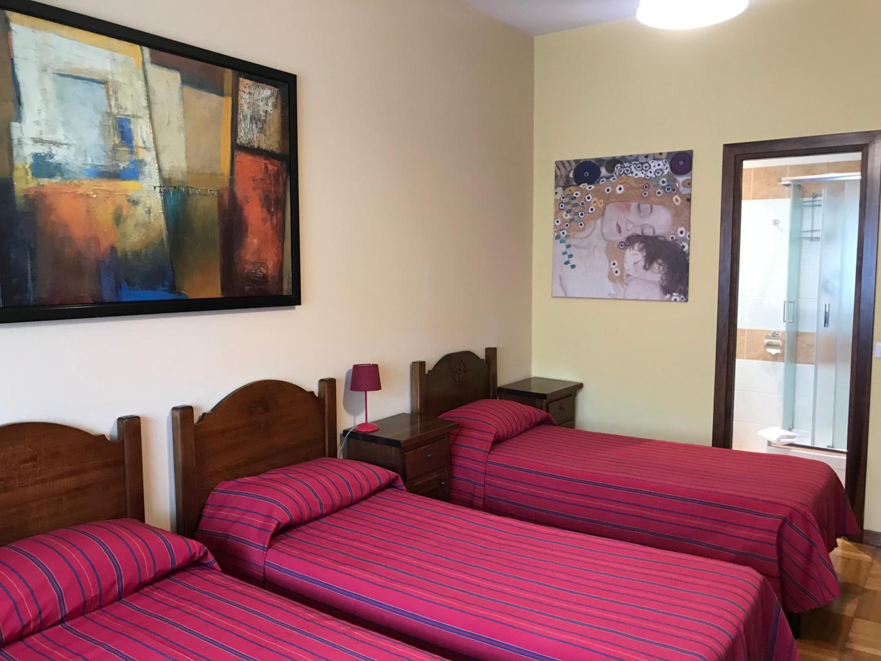Triple Room with Private Bathroom photo 3