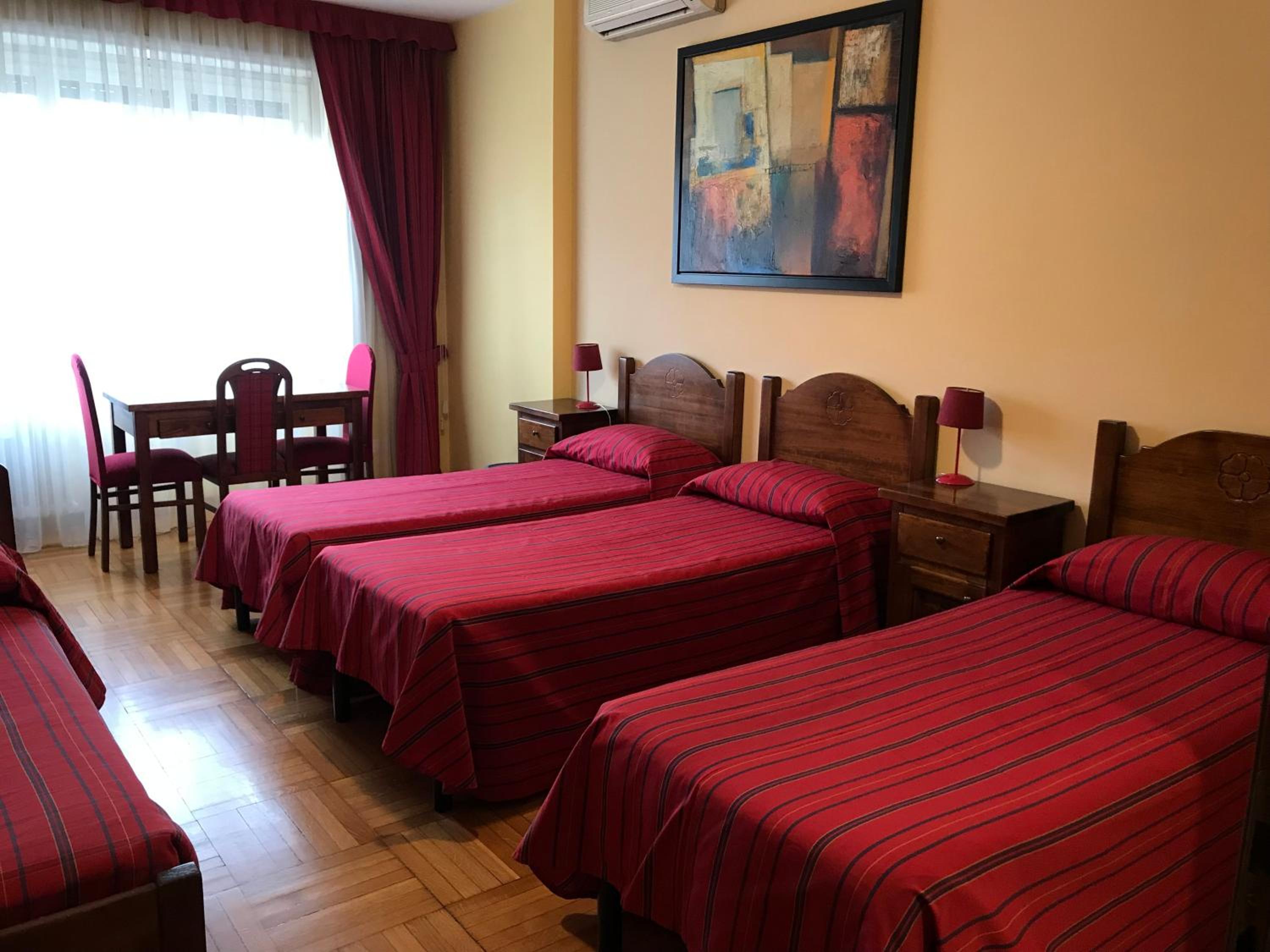 Quadruple Room with Private Bathroom photo 3