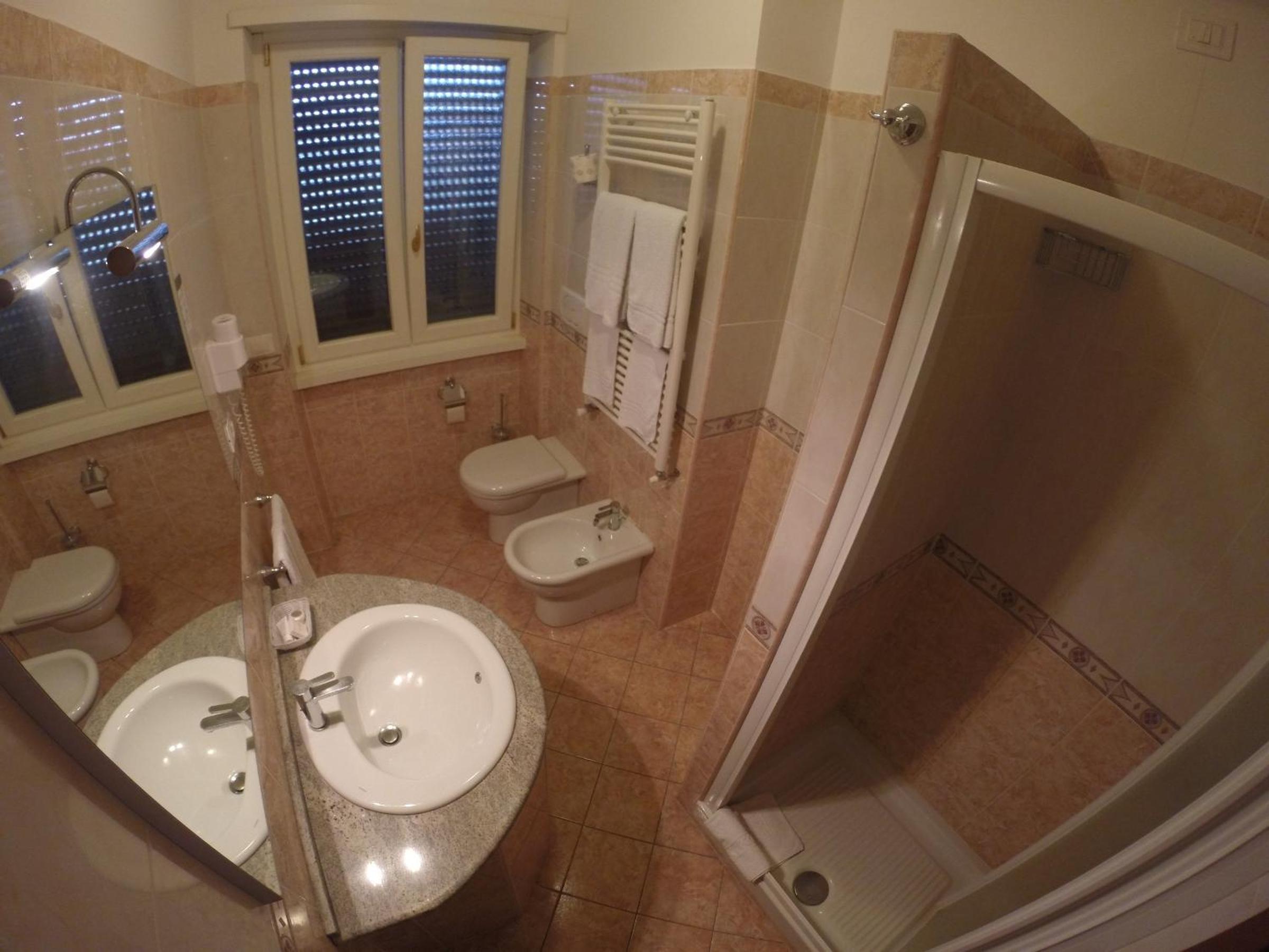 Double Room - Photo 10