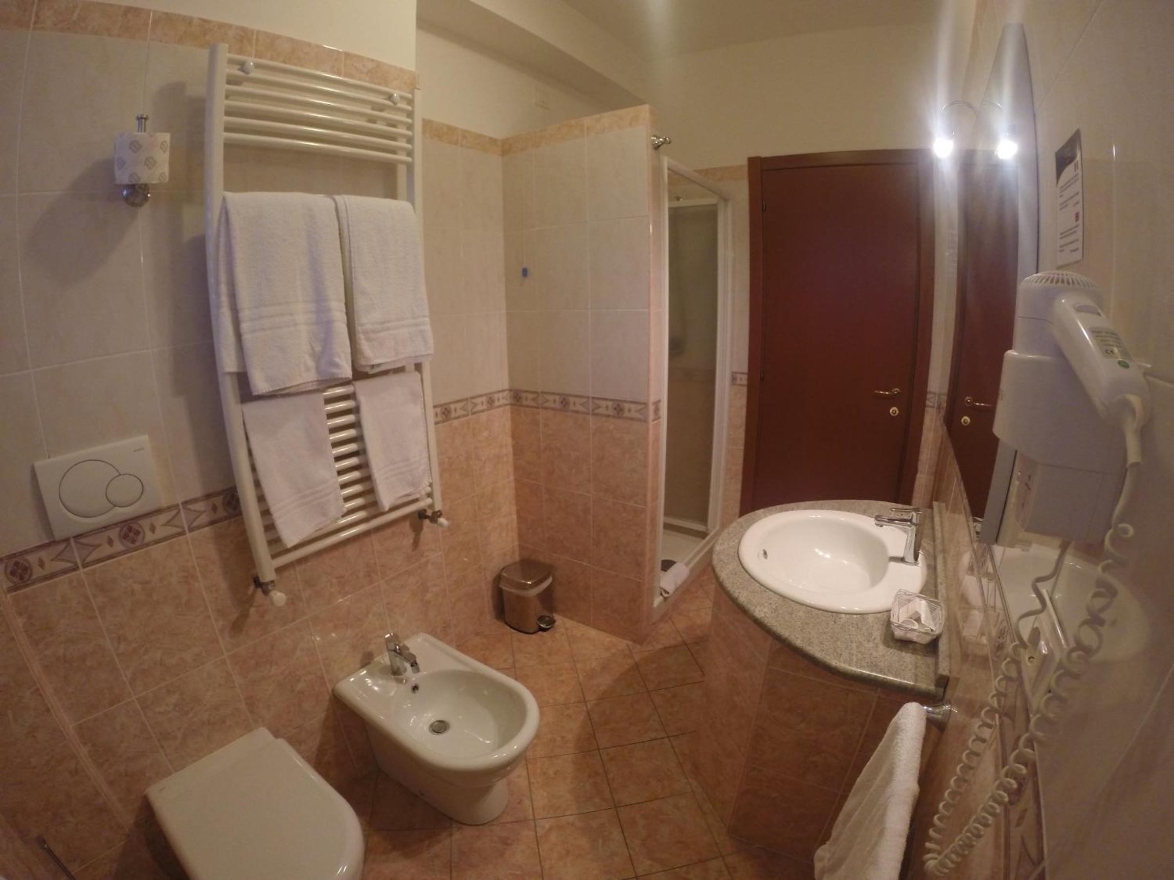 Double Room - Photo 3