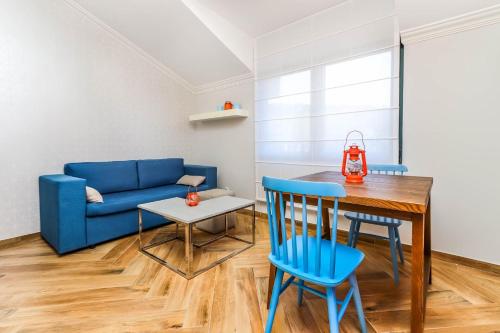 One-Bedroom Apartment with Balcony