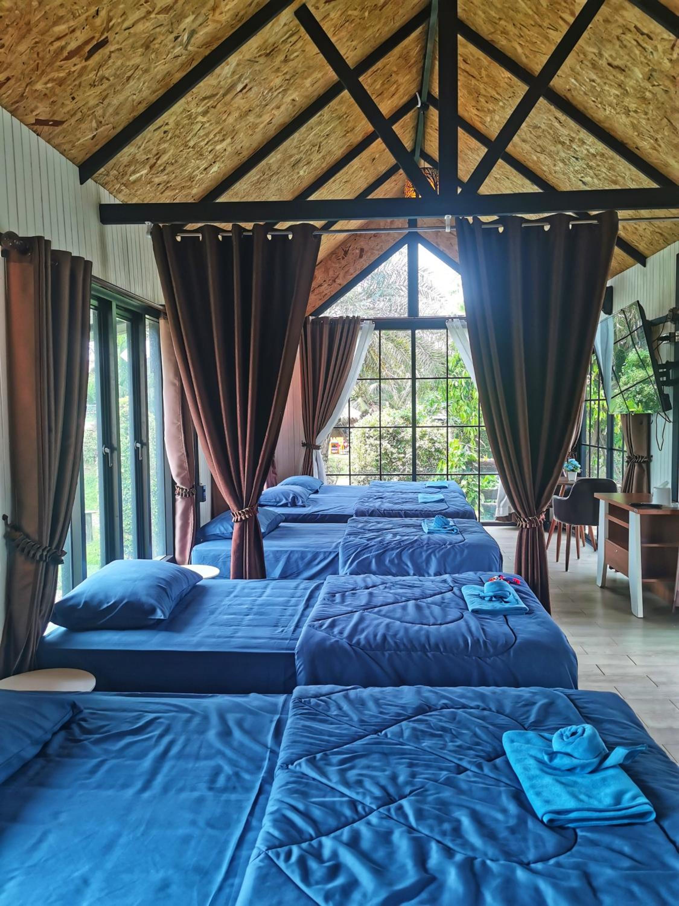 6-Bed Mixed Dormitory Room photo 3