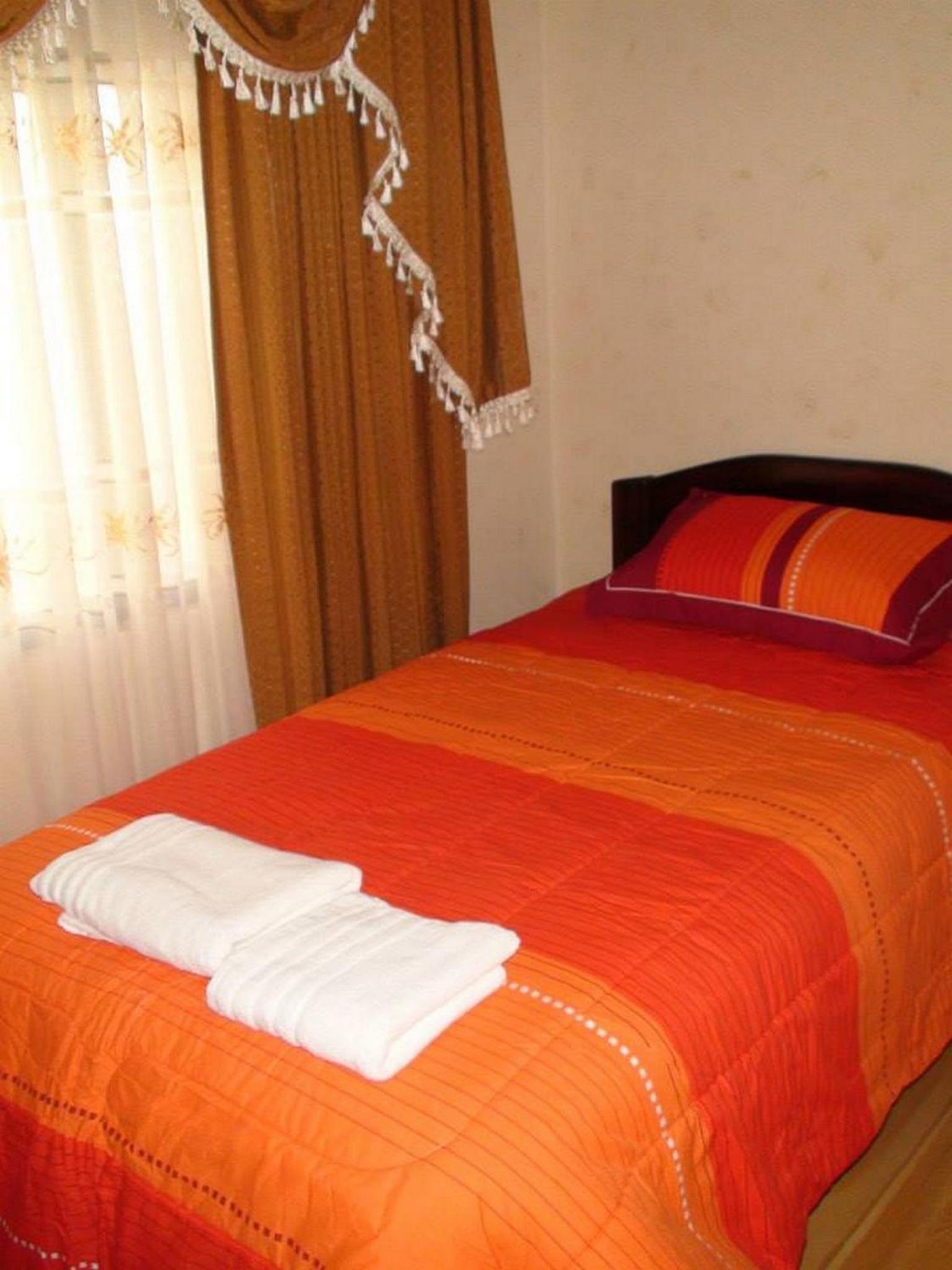 Single Room with Private Bathroom photo 2