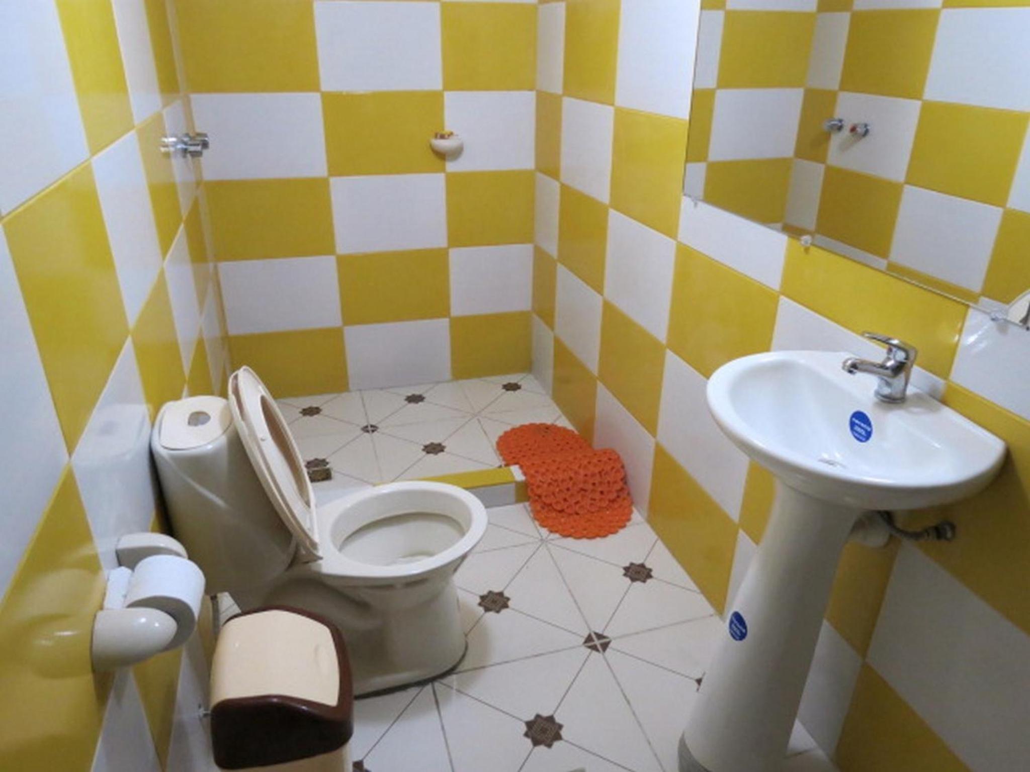 Twin Room with Private Bathroom photo 3