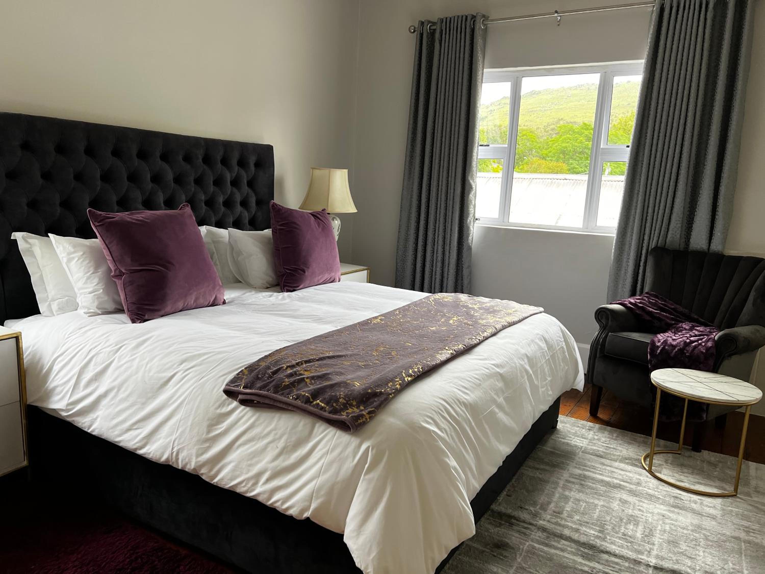 King Room with Pool View - Photo 2