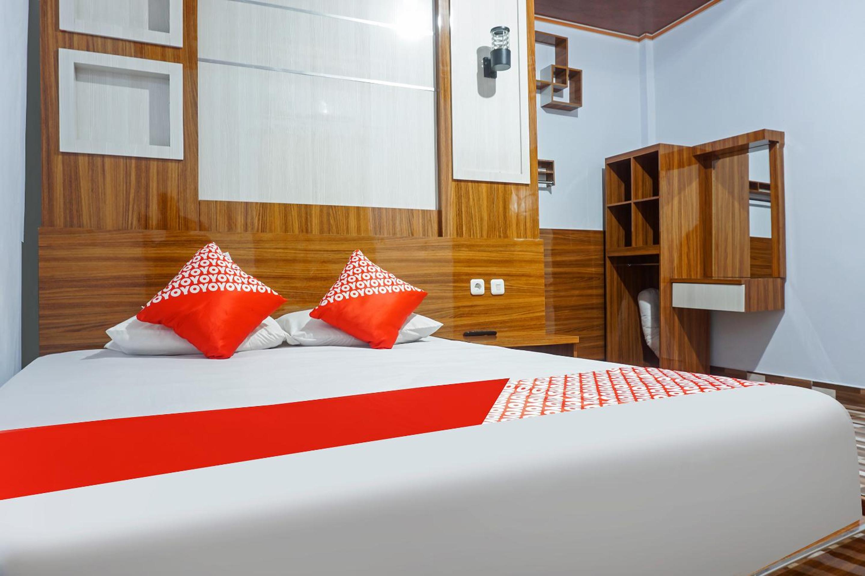 Deluxe King Room photo 2